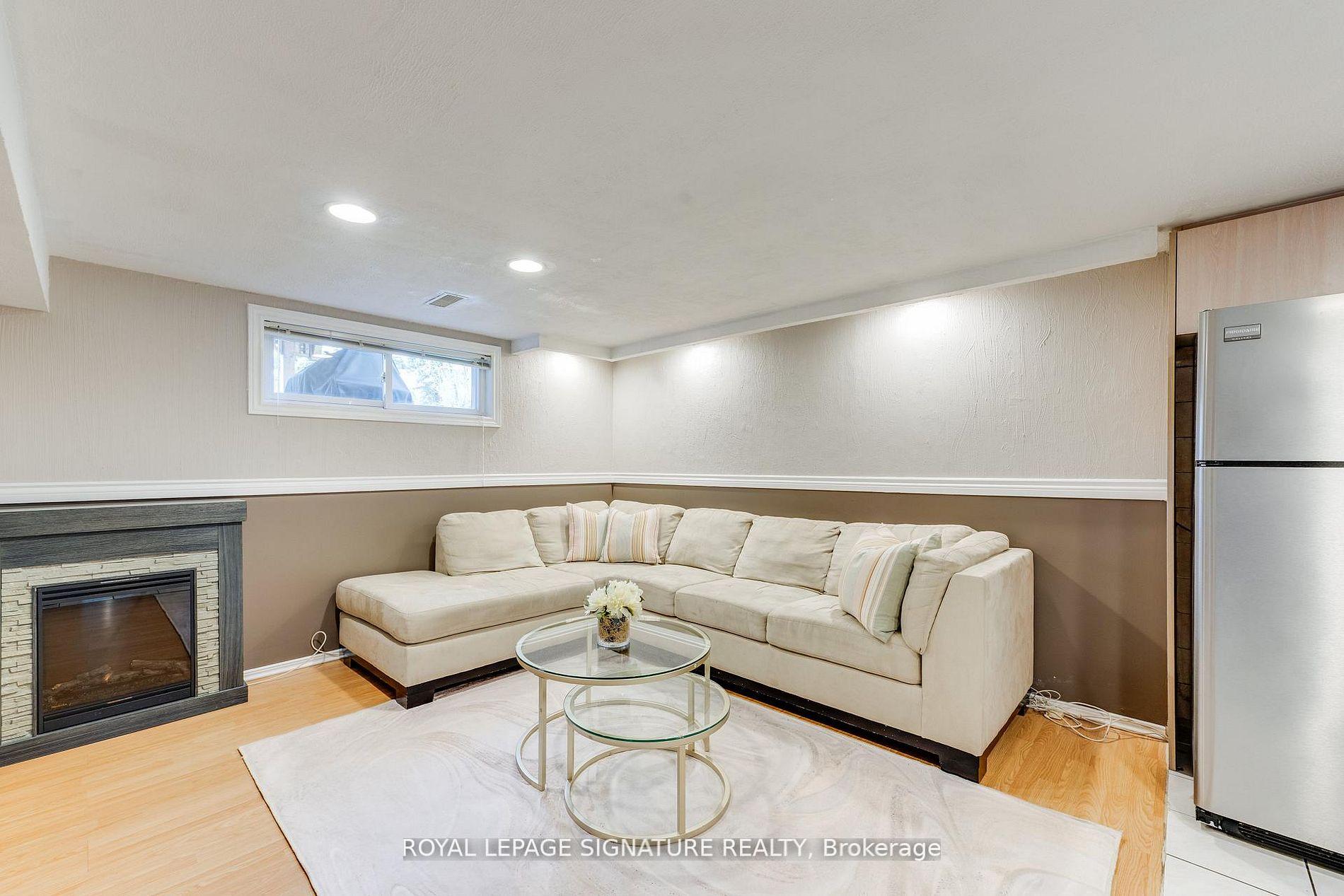 Photo 19 of 124 Edmonton Drive, North York, Pleasant View — HOMEH