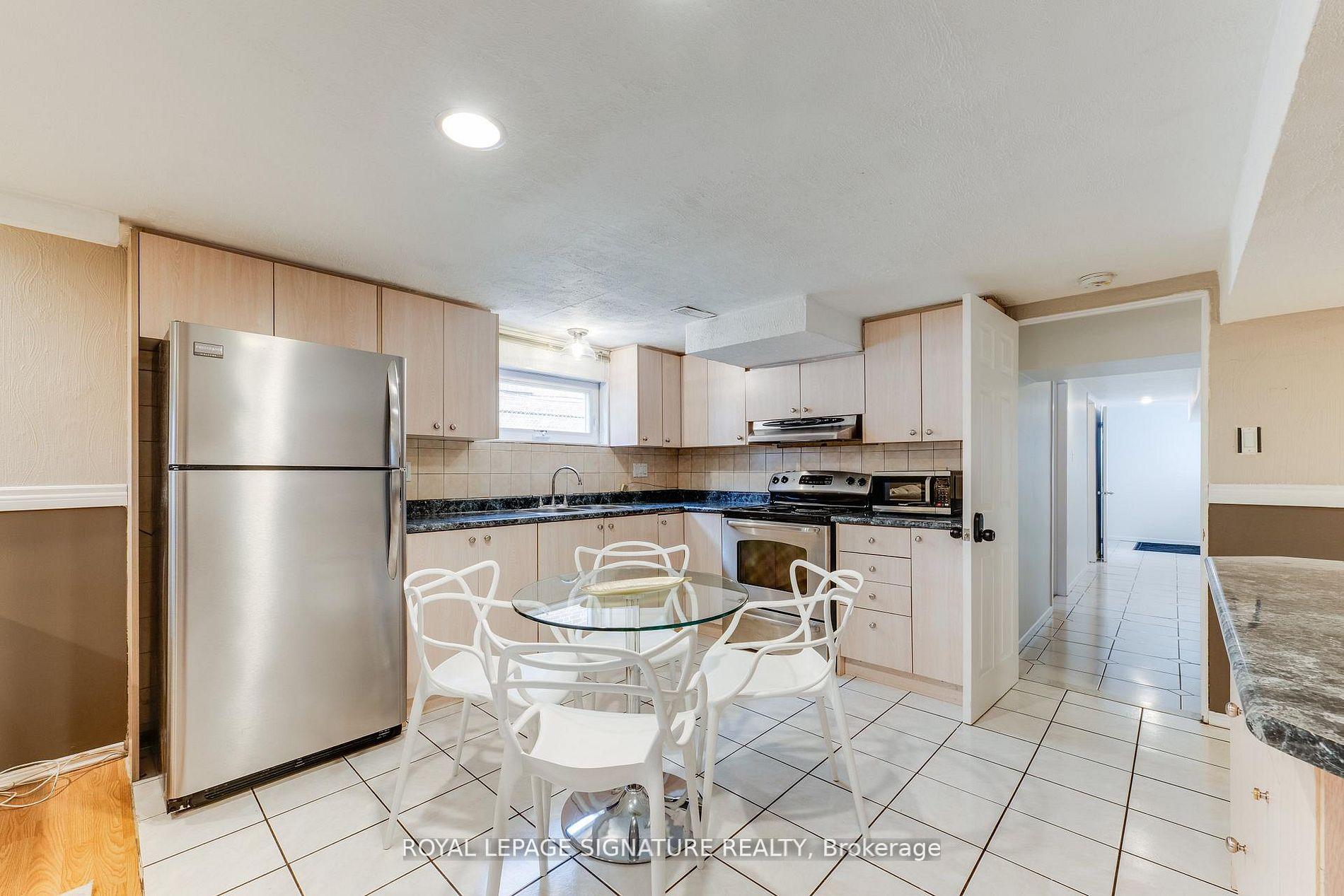 Photo 20 of 124 Edmonton Drive, North York, Pleasant View — HOMEH