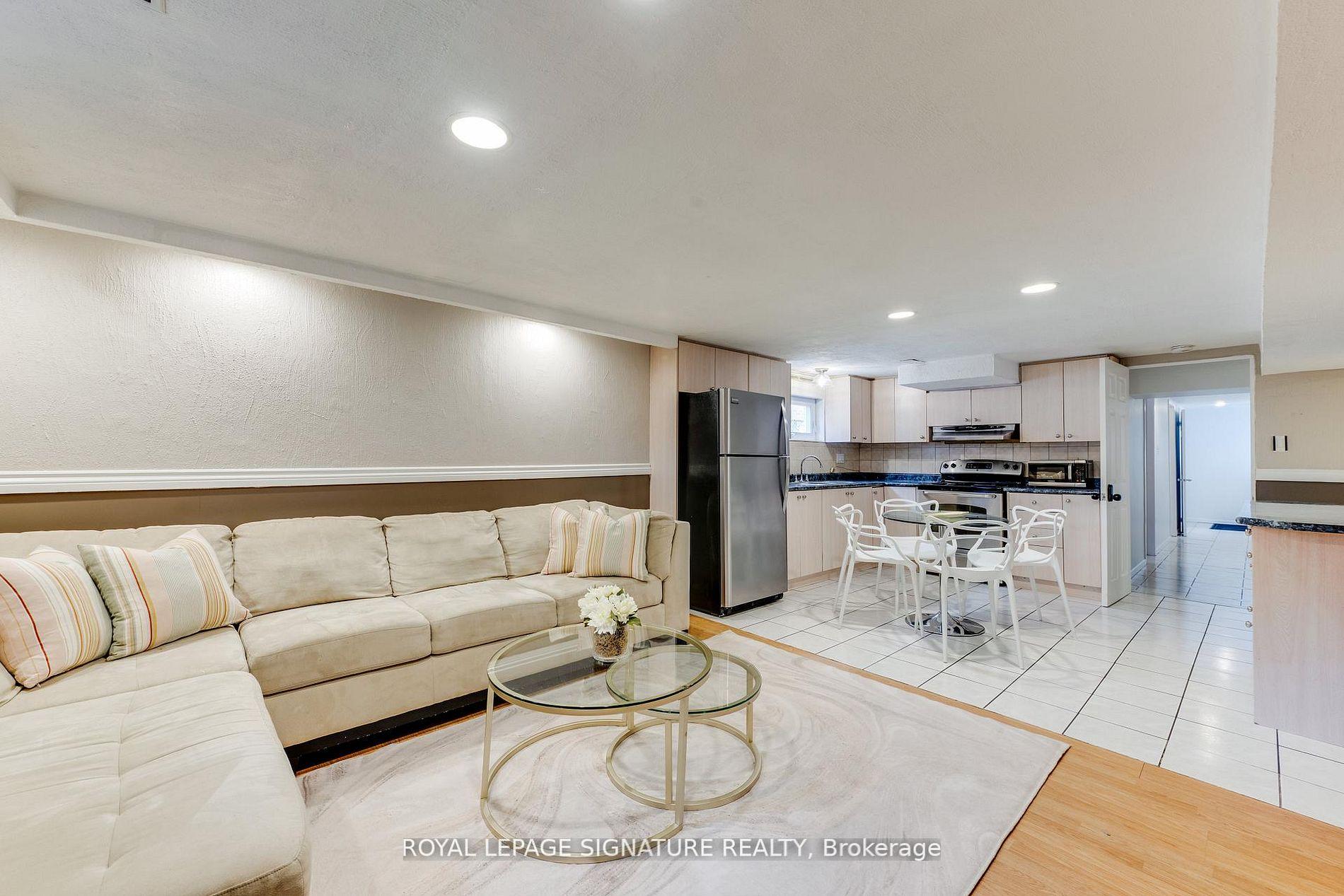 Photo 21 of 124 Edmonton Drive, North York, Pleasant View — HOMEH