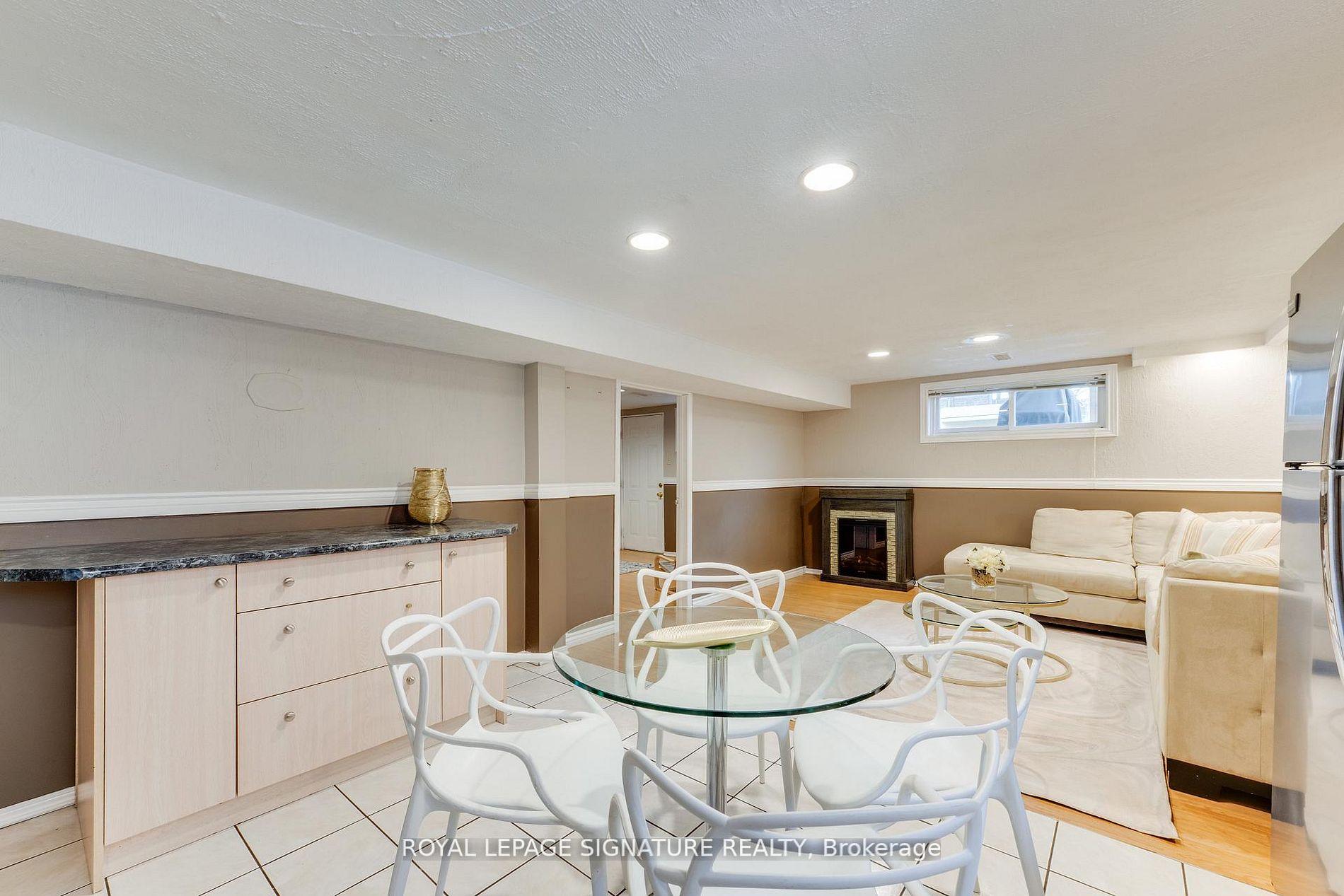 Photo 22 of 124 Edmonton Drive, North York, Pleasant View — HOMEH