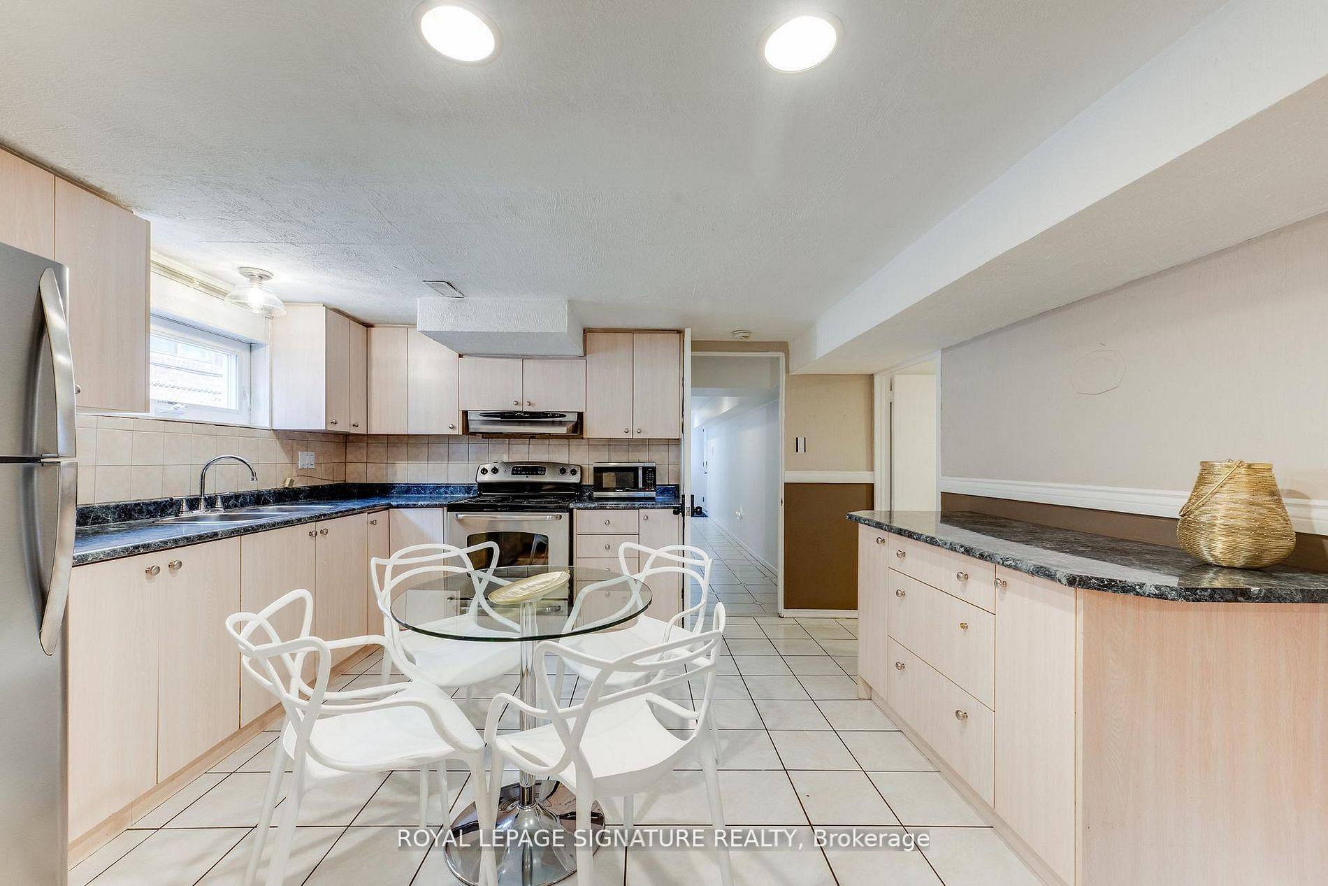 Photo 23 of 124 Edmonton Drive, North York, Pleasant View — HOMEH