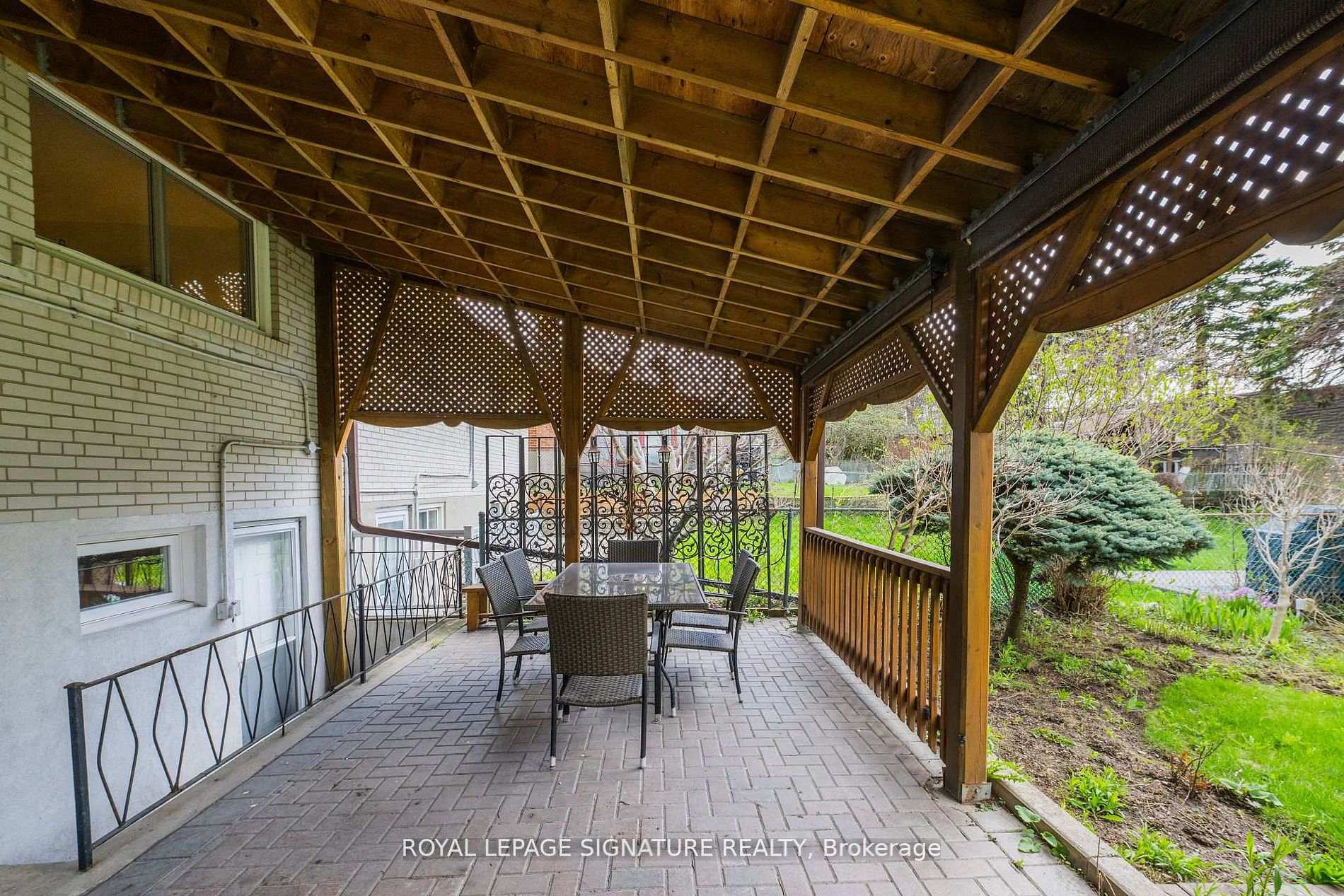 Photo 32 of 124 Edmonton Drive, North York, Pleasant View — HOMEH