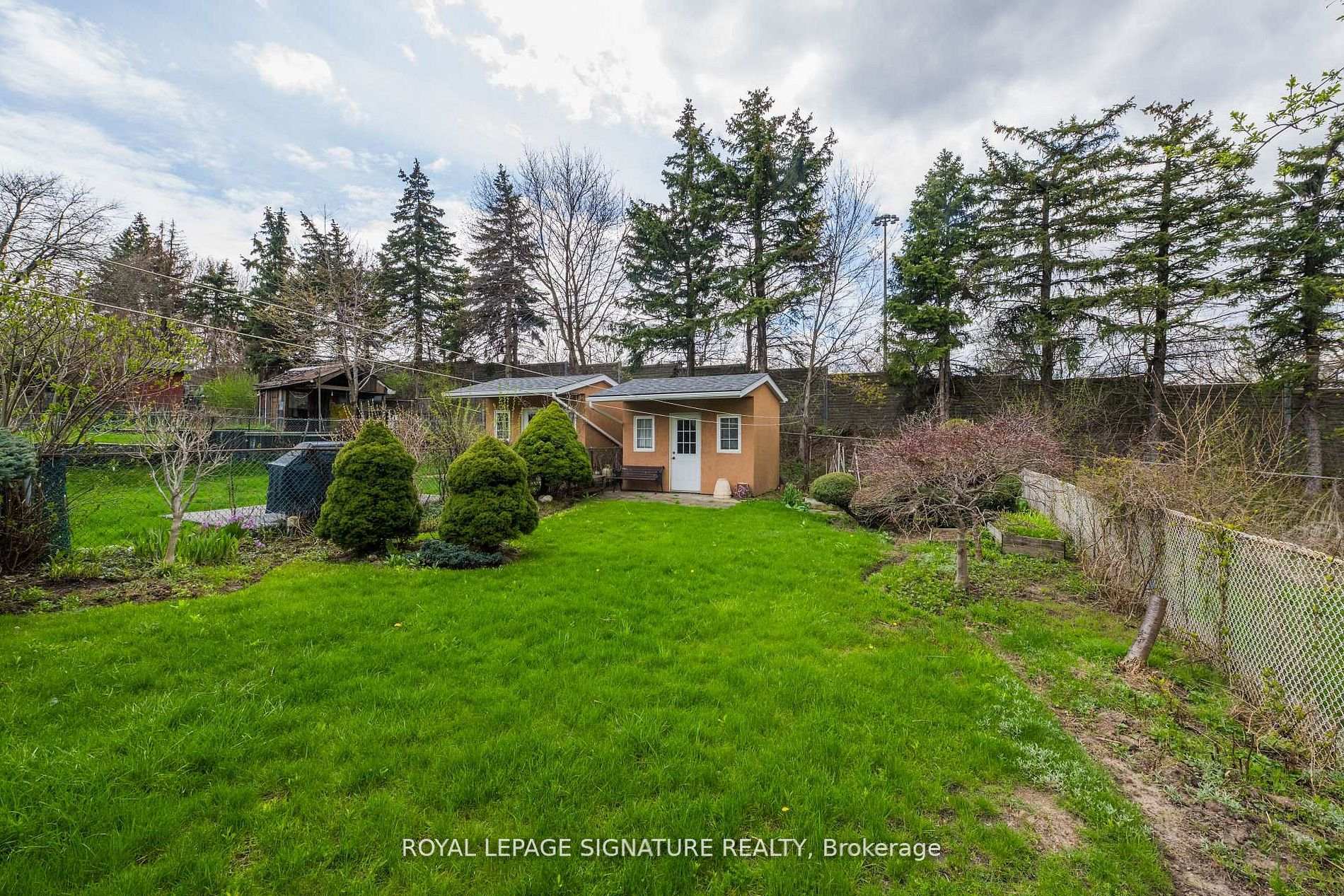 Photo 35 of 124 Edmonton Drive, North York, Pleasant View — HOMEH