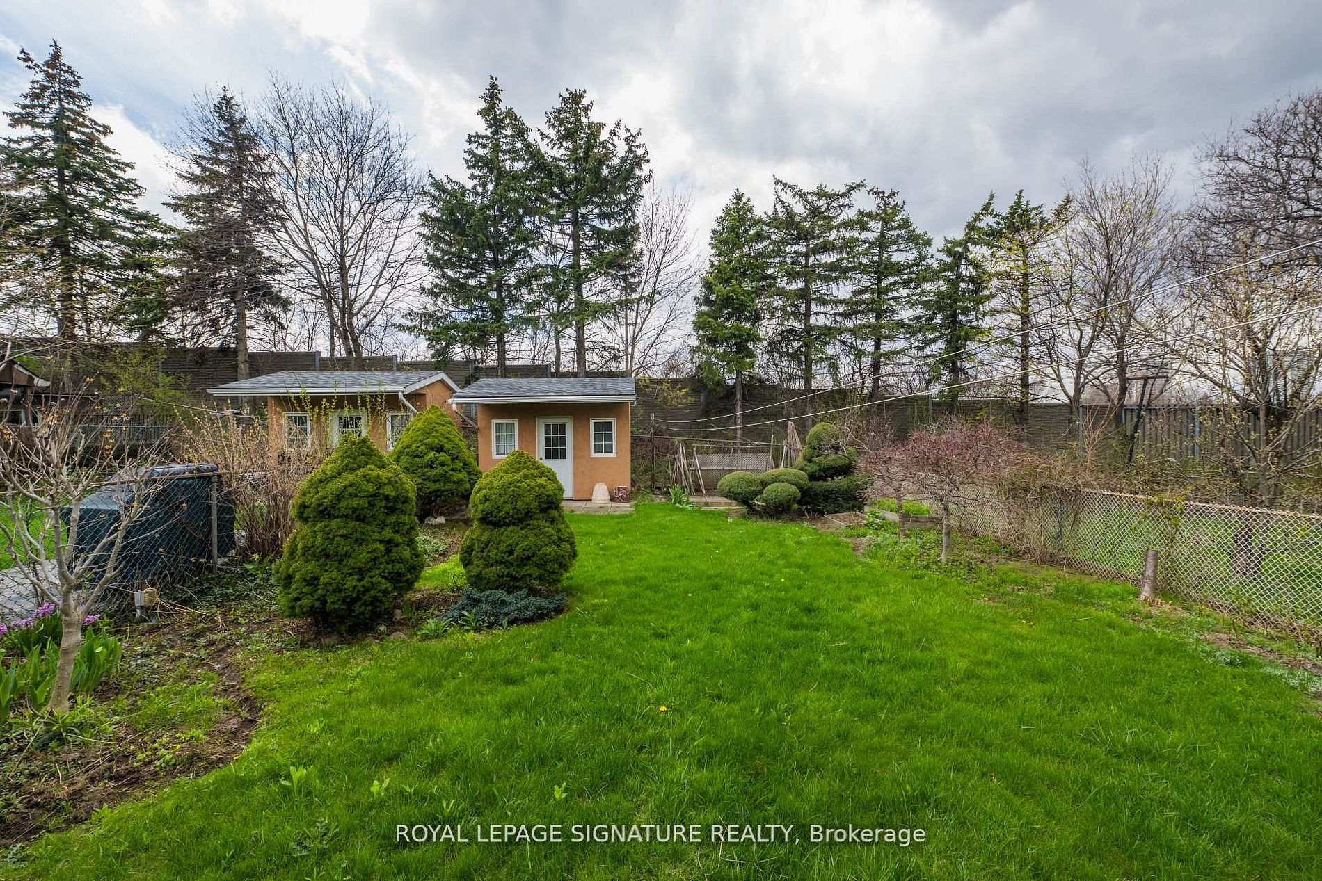 Photo 38 of 124 Edmonton Drive, North York, Pleasant View — HOMEH
