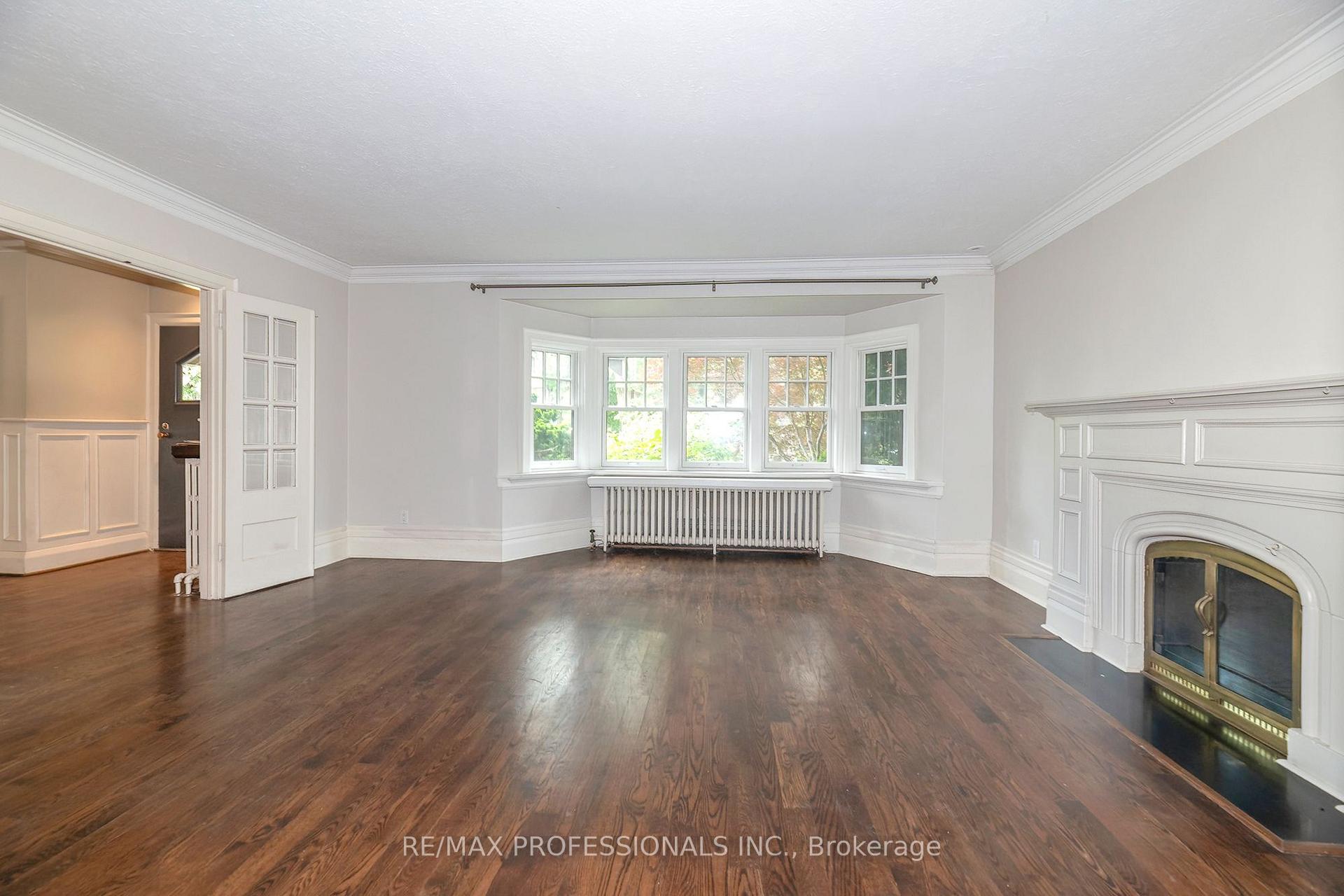 Photo 6 of 61 Grenview Boulevard N, Etobicoke, Kingsway South — HOMEH