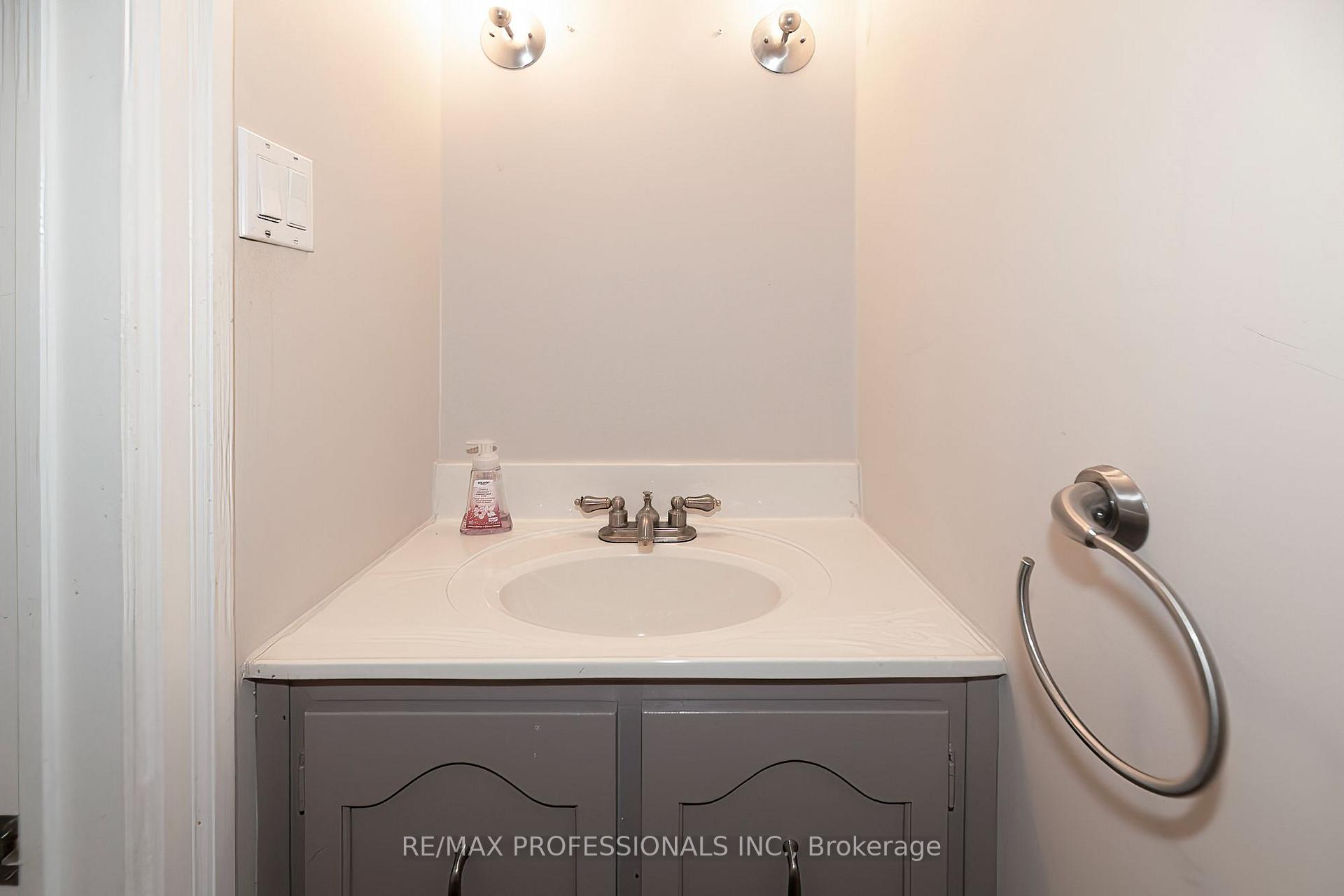 Photo 29 of 61 Grenview Boulevard N, Etobicoke, Kingsway South — HOMEH
