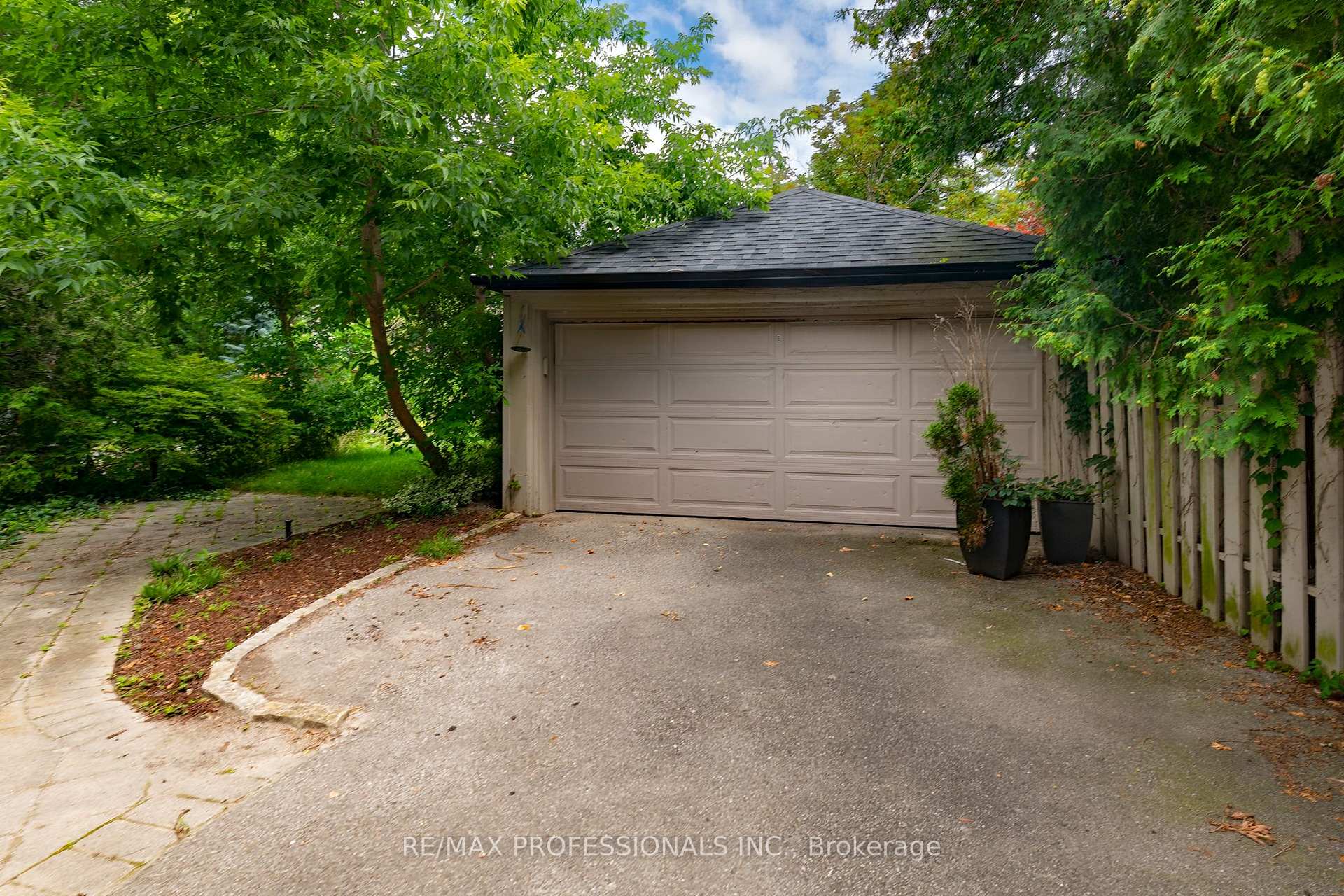 Photo 32 of 61 Grenview Boulevard N, Etobicoke, Kingsway South — HOMEH