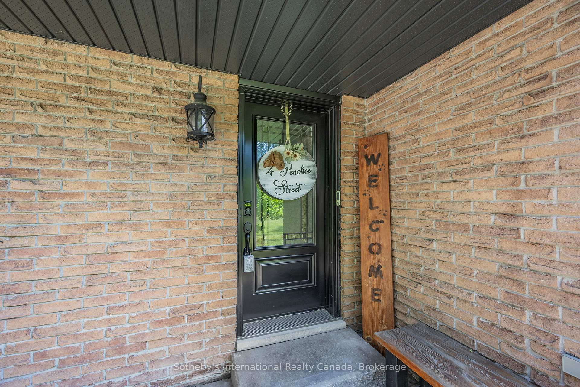 Photo 5 of 4 Peacher Street, Springwater, Anten Mills — HOMEH