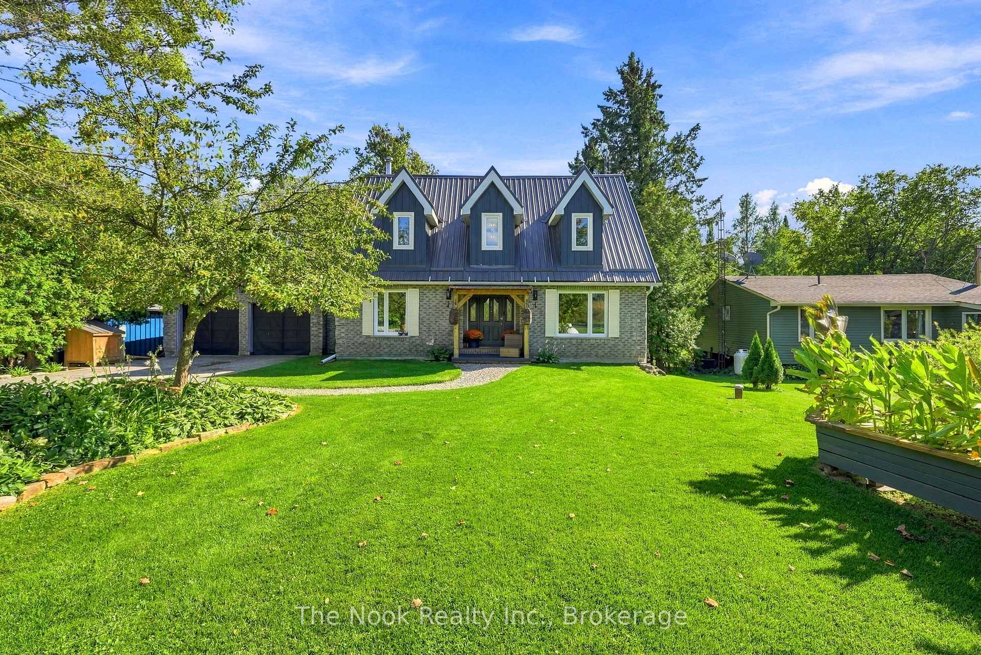 Photo 3 of 19 Mustard Street, Uxbridge, Rural Uxbridge — HOMEH
