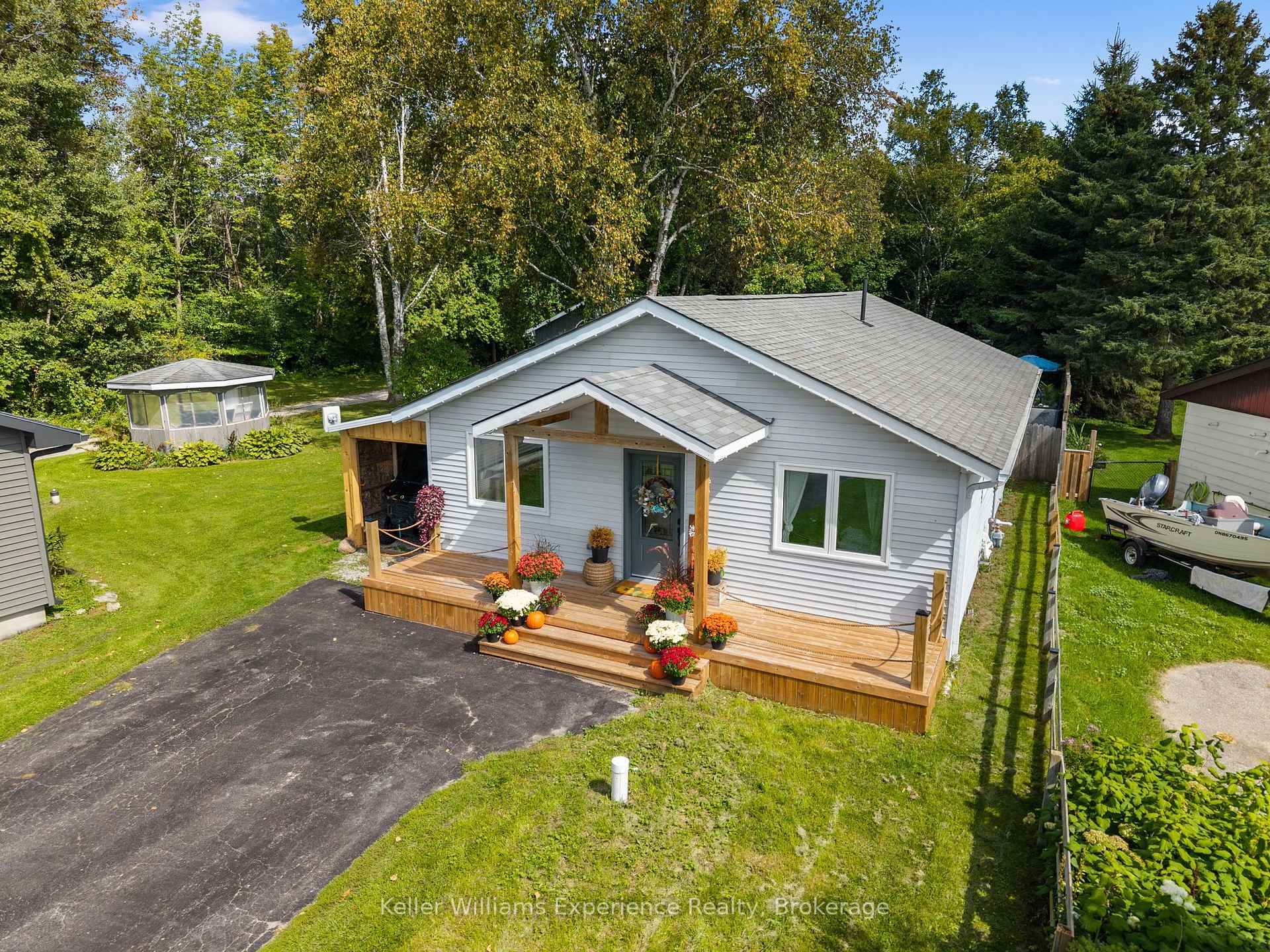 Photo 2 of 5691 Penetanguishene Road, Springwater, Rural Springwater — HOMEH
