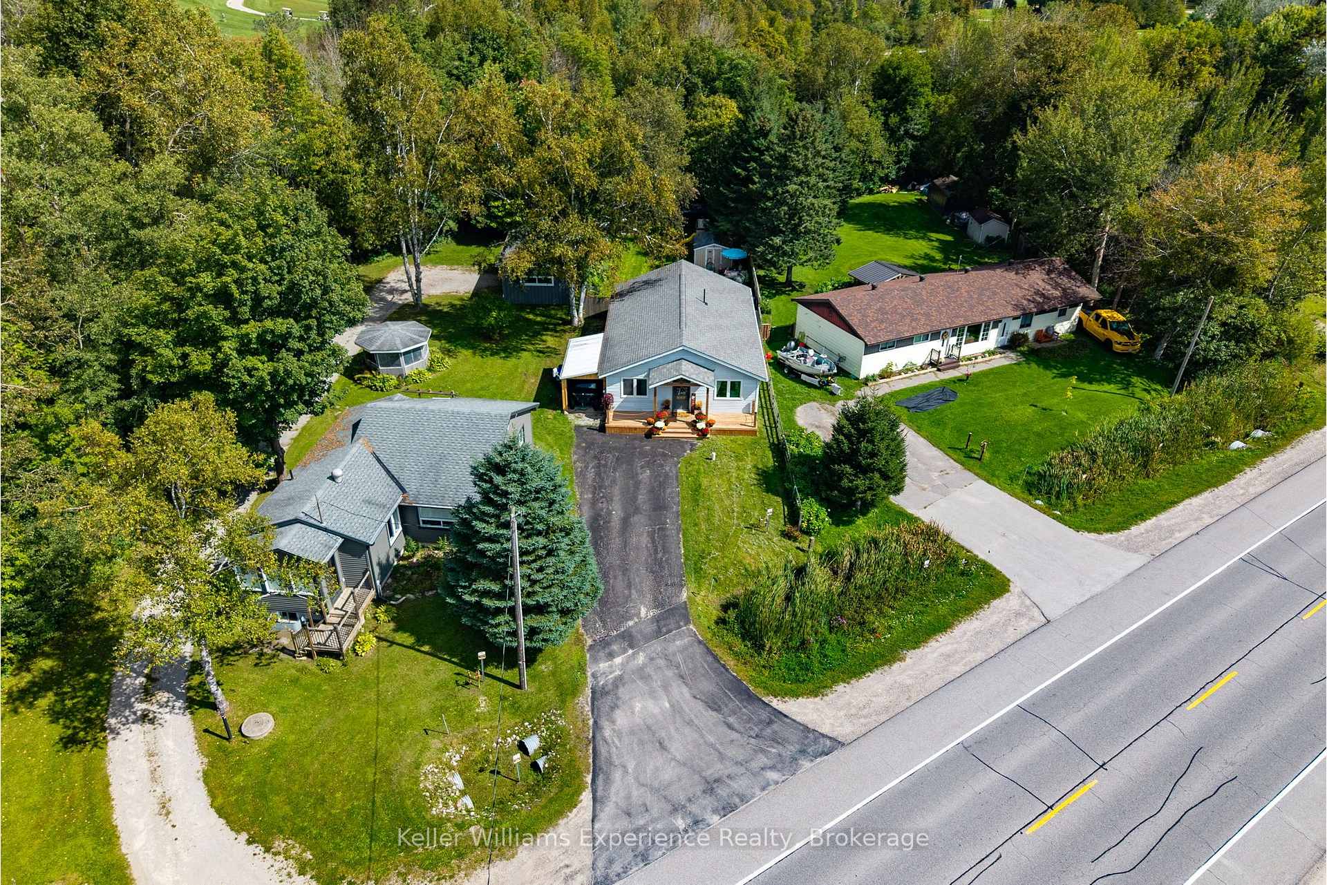 Photo 3 of 5691 Penetanguishene Road, Springwater, Rural Springwater — HOMEH