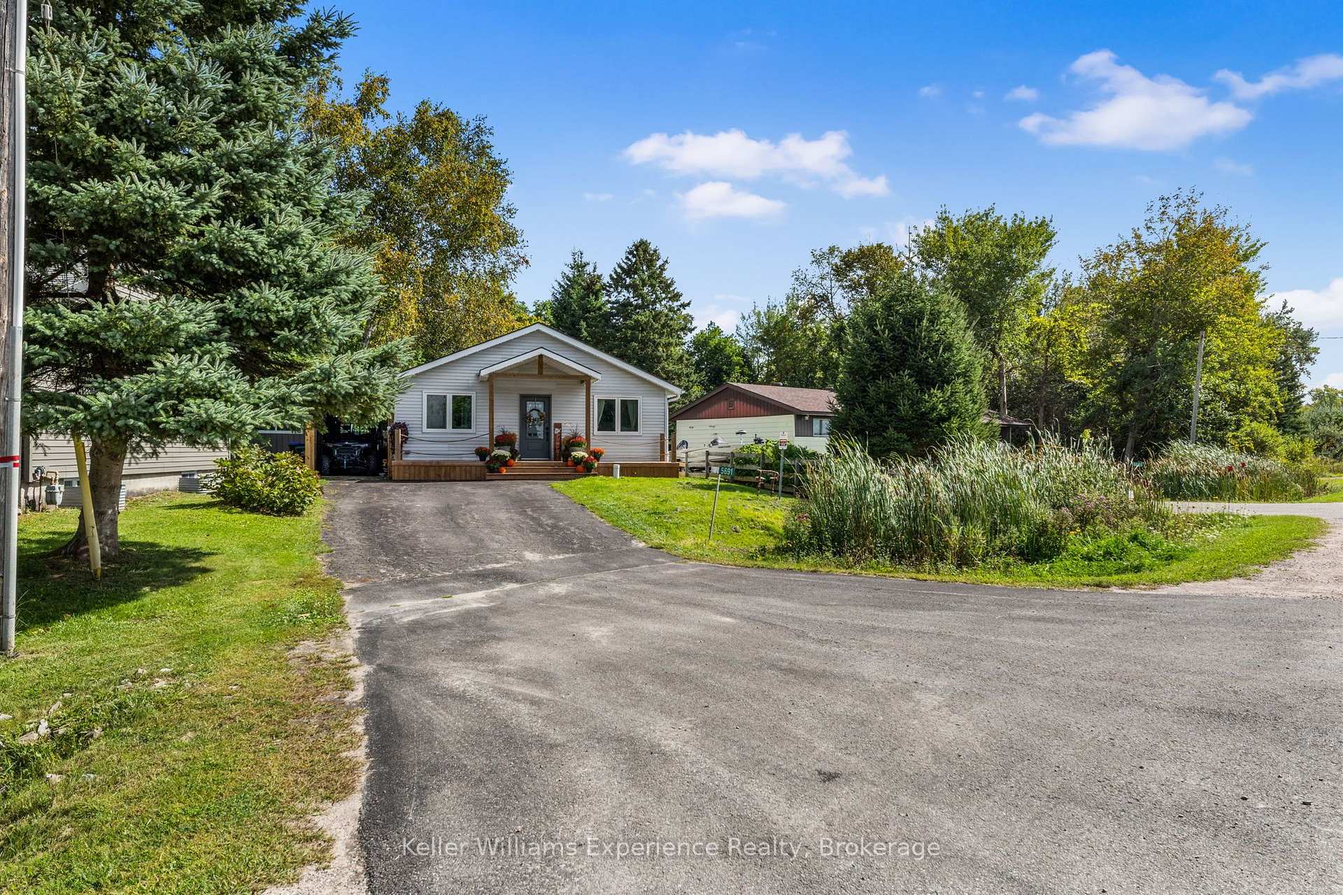 Photo 4 of 5691 Penetanguishene Road, Springwater, Rural Springwater — HOMEH