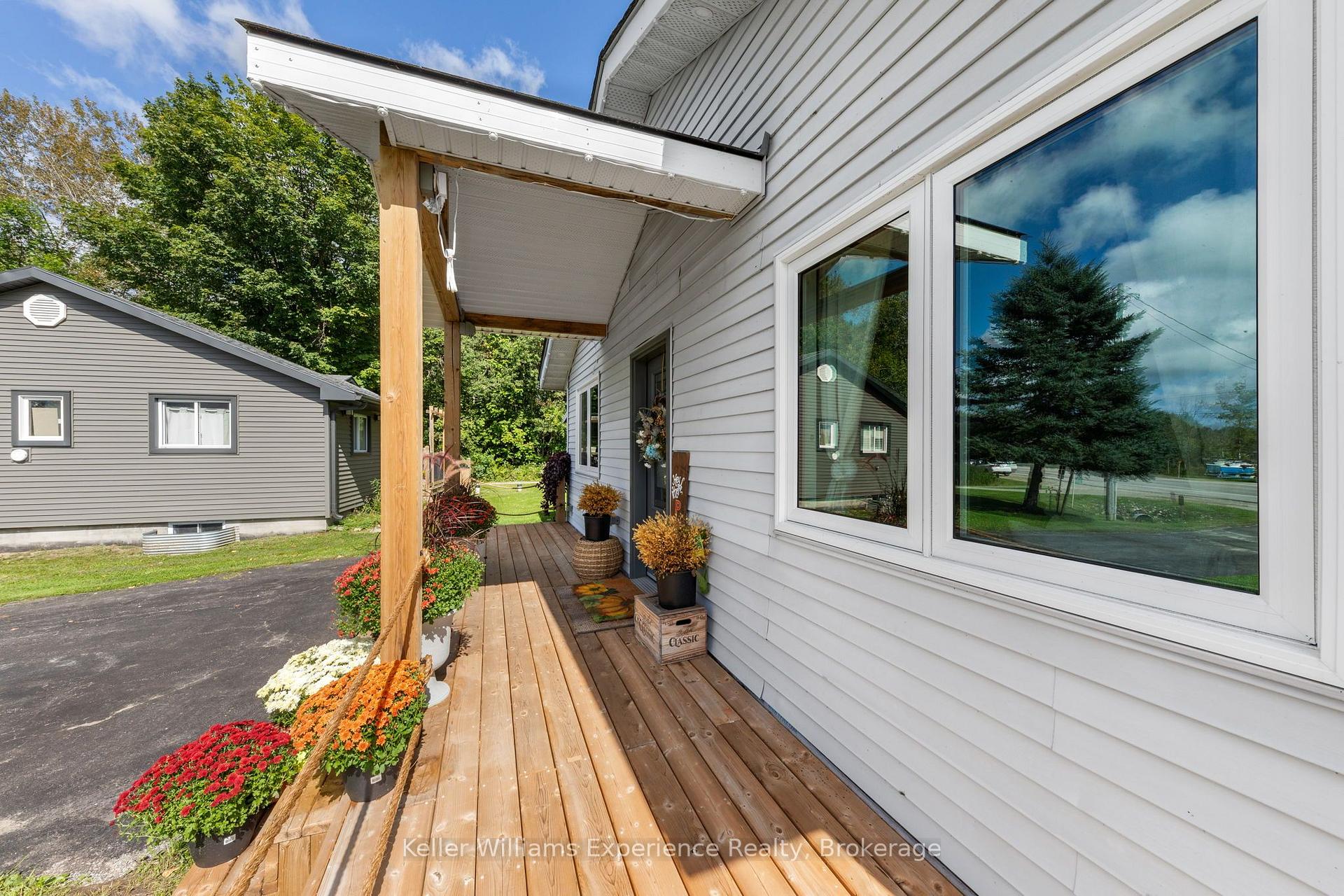 Photo 6 of 5691 Penetanguishene Road, Springwater, Rural Springwater — HOMEH