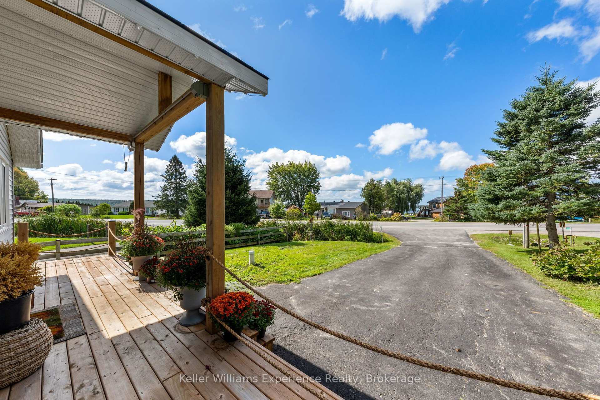 Photo 7 of 5691 Penetanguishene Road, Springwater, Rural Springwater — HOMEH
