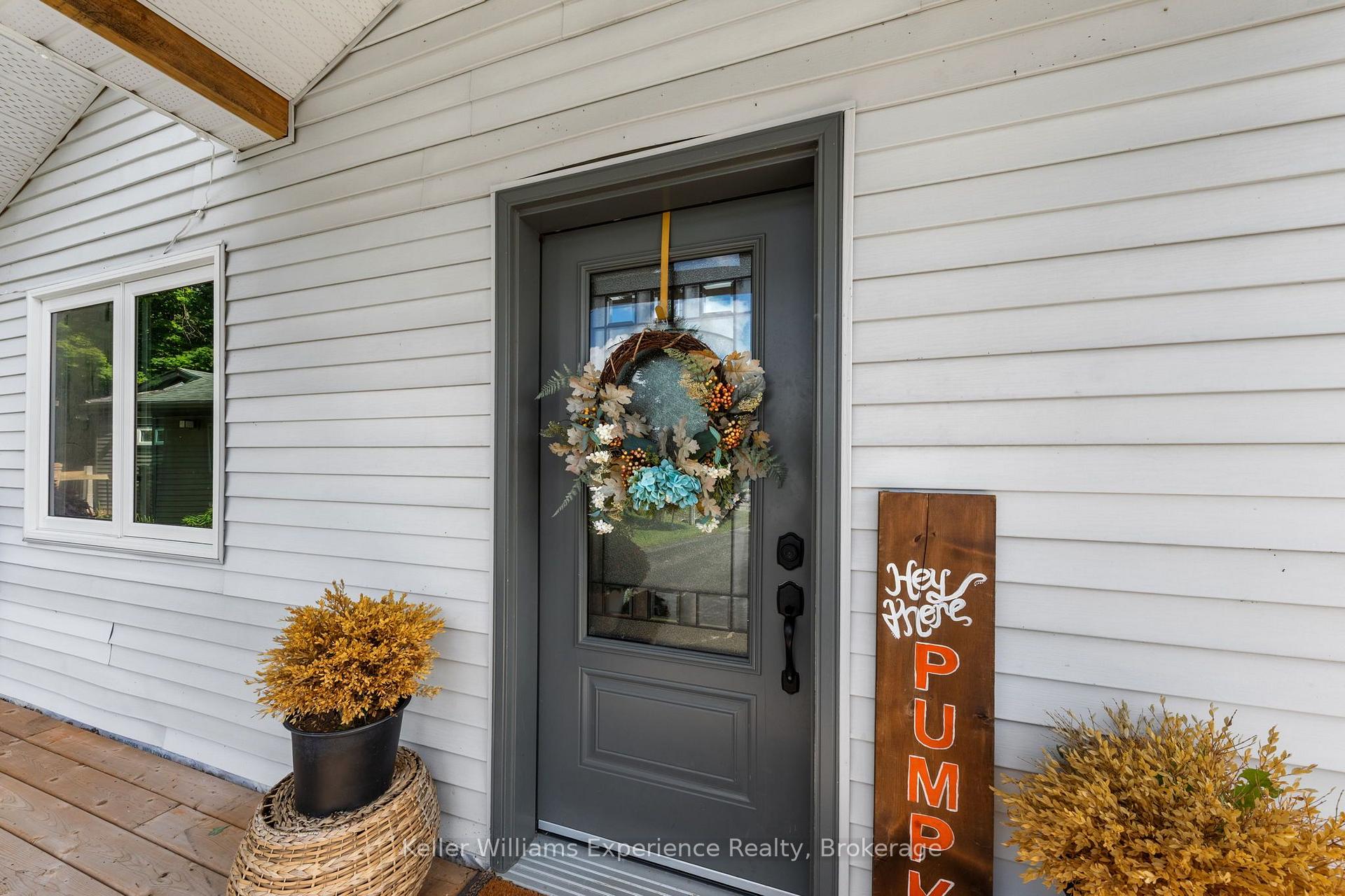 Photo 8 of 5691 Penetanguishene Road, Springwater, Rural Springwater — HOMEH