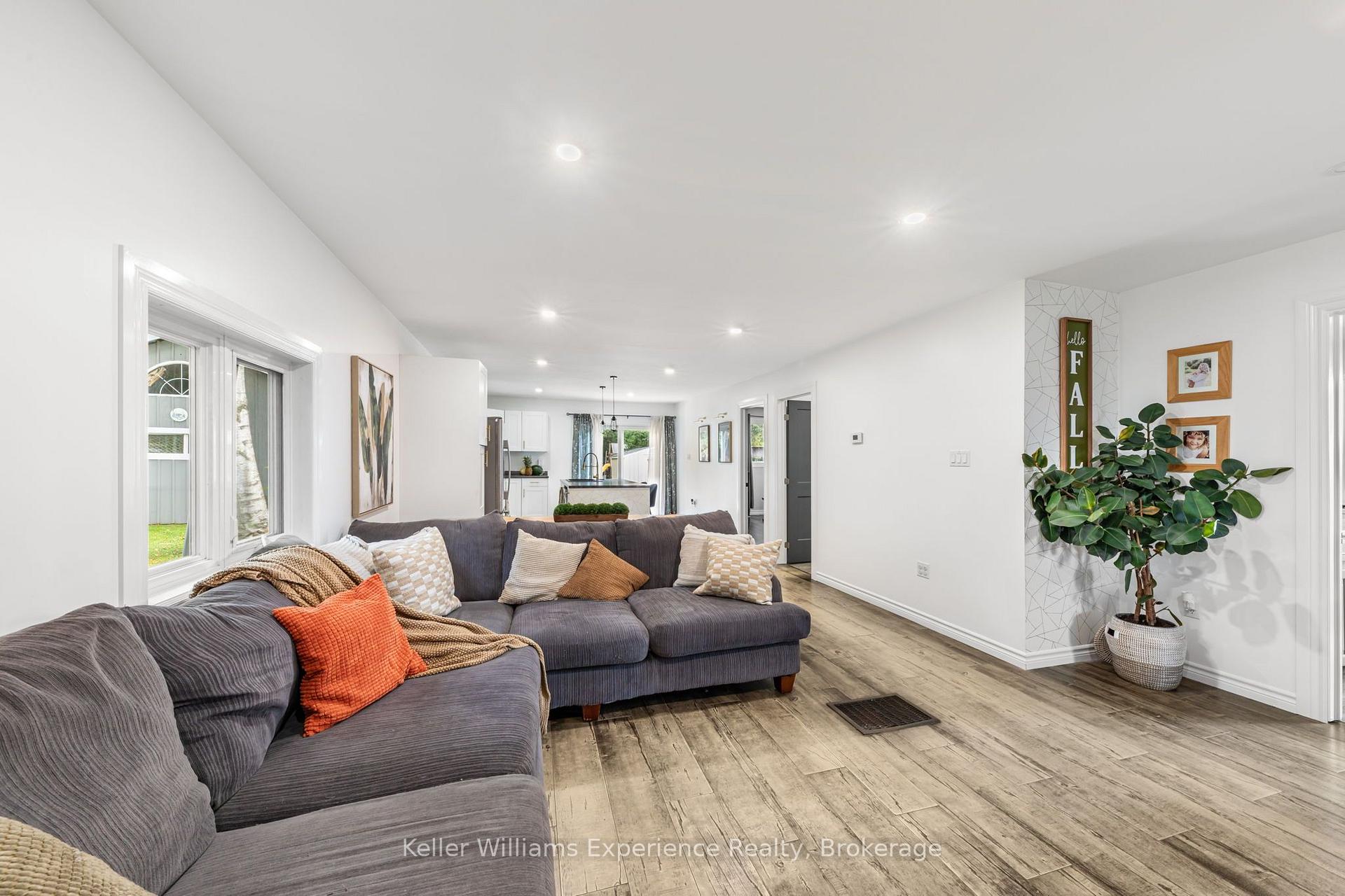 Photo 13 of 5691 Penetanguishene Road, Springwater, Rural Springwater — HOMEH