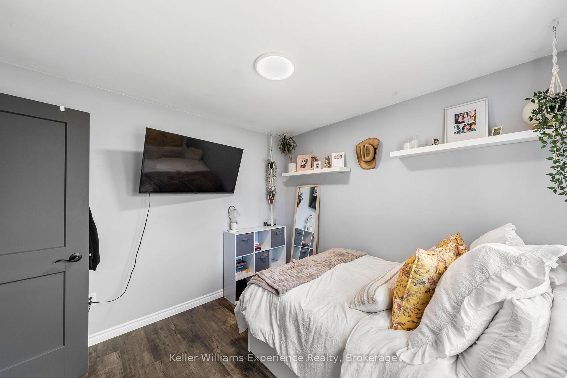 Photo 25 of 5691 Penetanguishene Road, Springwater, Rural Springwater — HOMEH