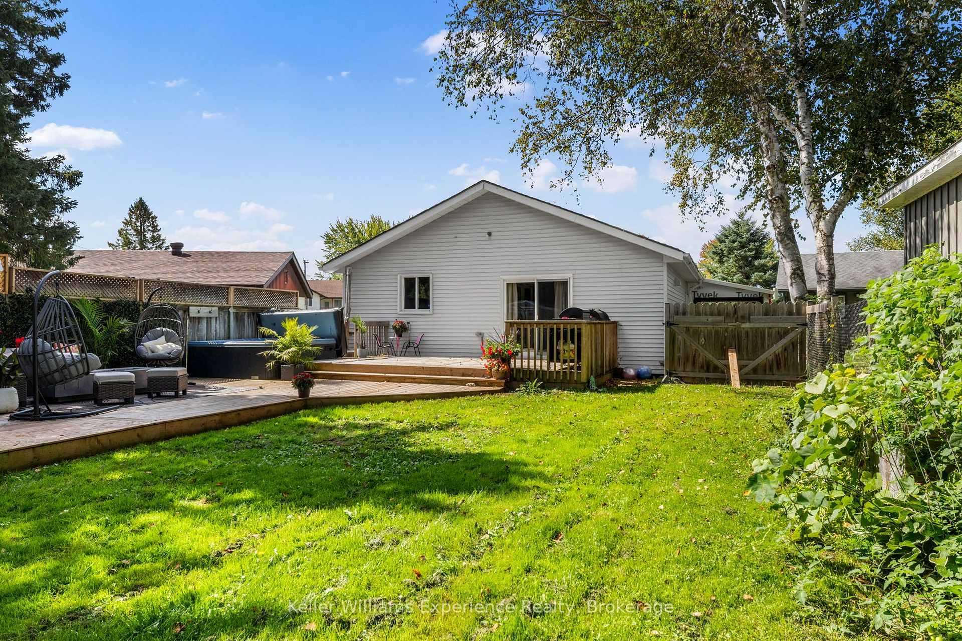Photo 38 of 5691 Penetanguishene Road, Springwater, Rural Springwater — HOMEH