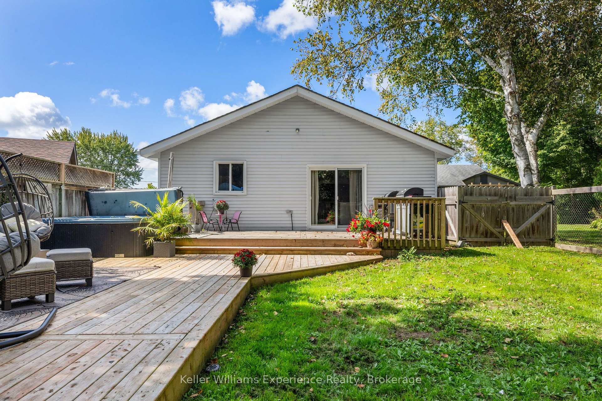 Photo 39 of 5691 Penetanguishene Road, Springwater, Rural Springwater — HOMEH