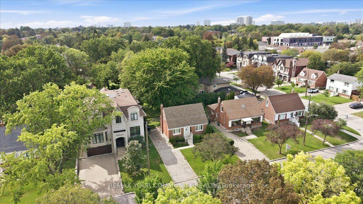 Photo 2 of 22 Edithvale Drive, North York, Willowdale West — HOMEH