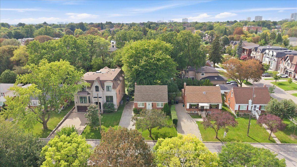 Photo 3 of 22 Edithvale Drive, North York, Willowdale West — HOMEH