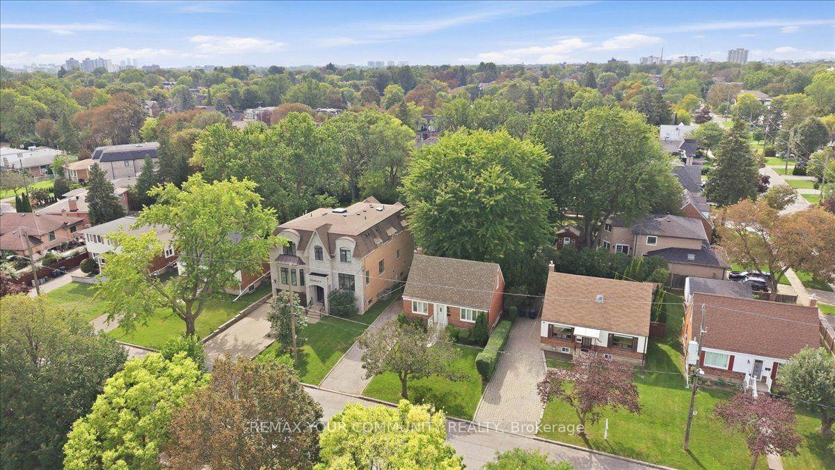 Photo 4 of 22 Edithvale Drive, North York, Willowdale West — HOMEH