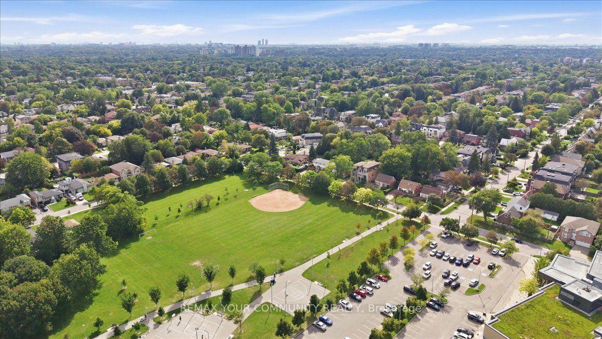 Photo 7 of 22 Edithvale Drive, North York, Willowdale West — HOMEH