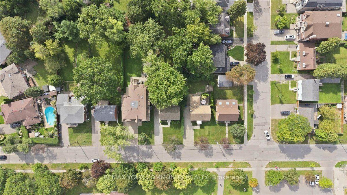 Photo 8 of 22 Edithvale Drive, North York, Willowdale West — HOMEH