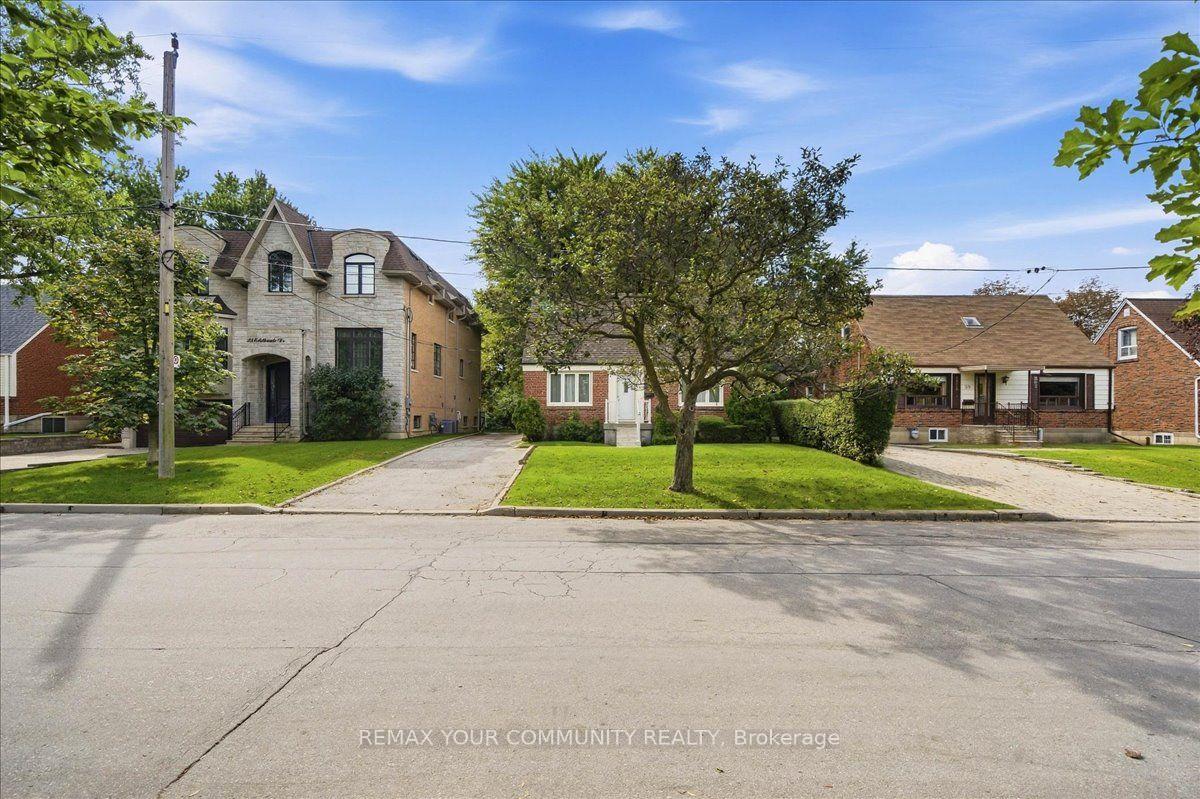 Photo 12 of 22 Edithvale Drive, North York, Willowdale West — HOMEH