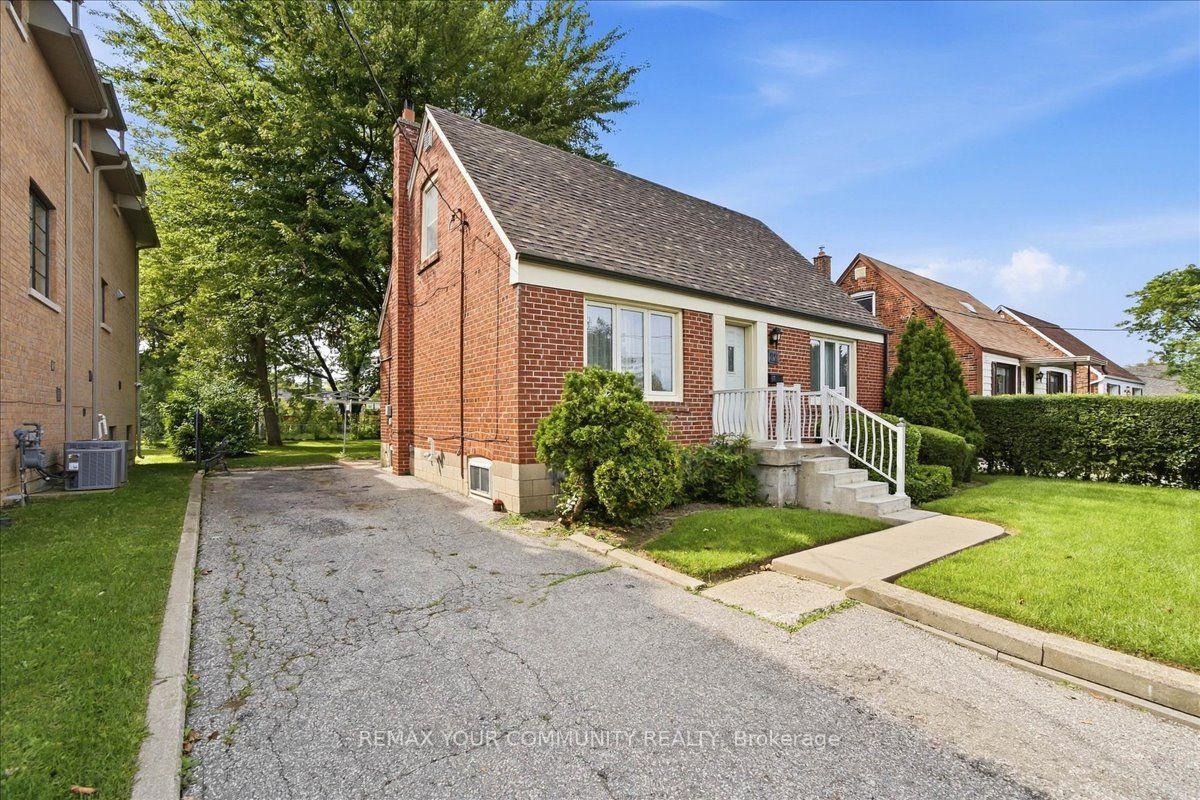 Photo 13 of 22 Edithvale Drive, North York, Willowdale West — HOMEH