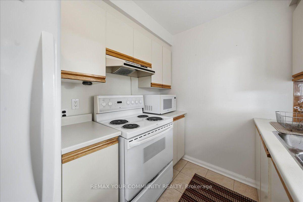 Photo 18 of 22 Edithvale Drive, North York, Willowdale West — HOMEH