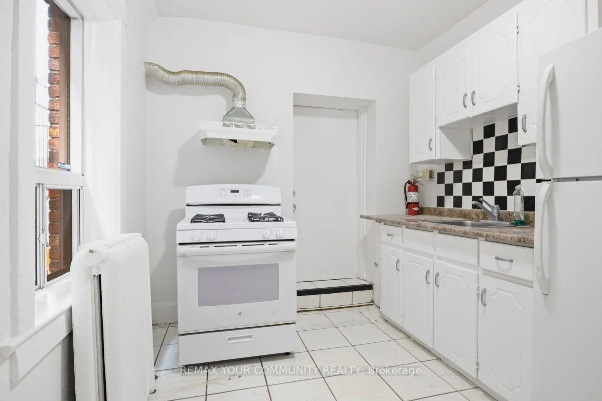 Photo 11 of 1258 St. Clair Avenue W, Toronto, Corso Italia-Davenport — HOMEH