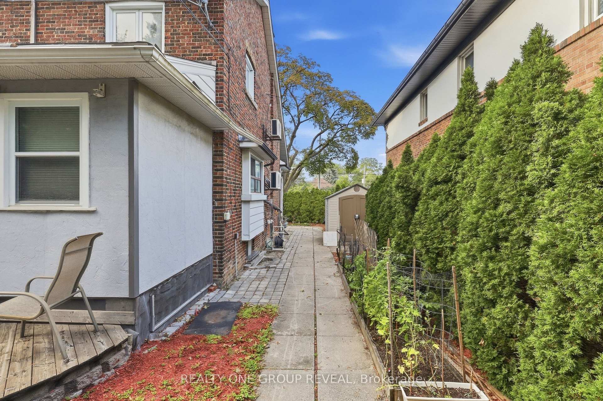 Photo 3 of 83 Lawrence Avenue E, Toronto, Lawrence Park South — HOMEH