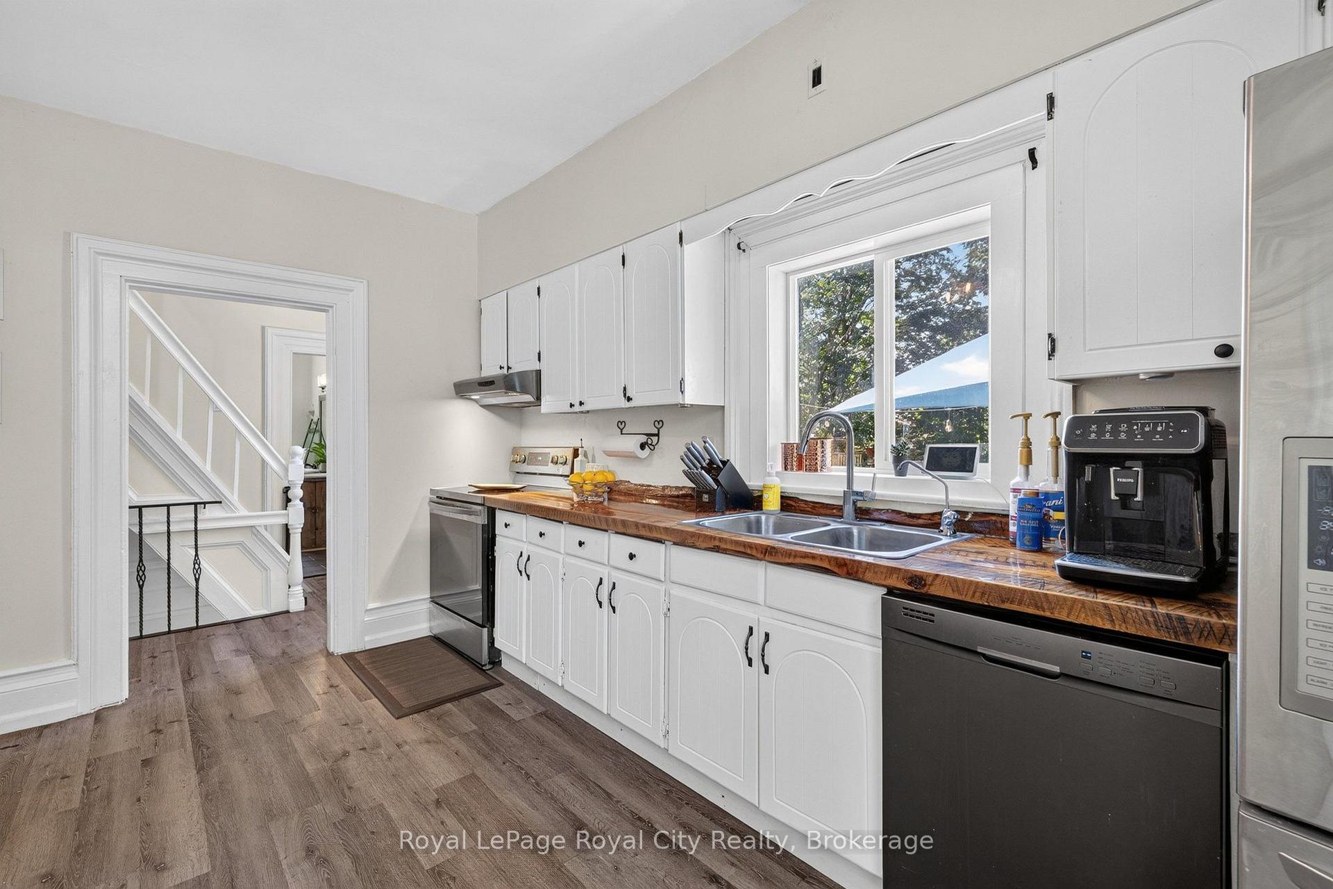 Photo 12 of 393 Main Street S, Guelph/Eramosa, Rockwood — HOMEH