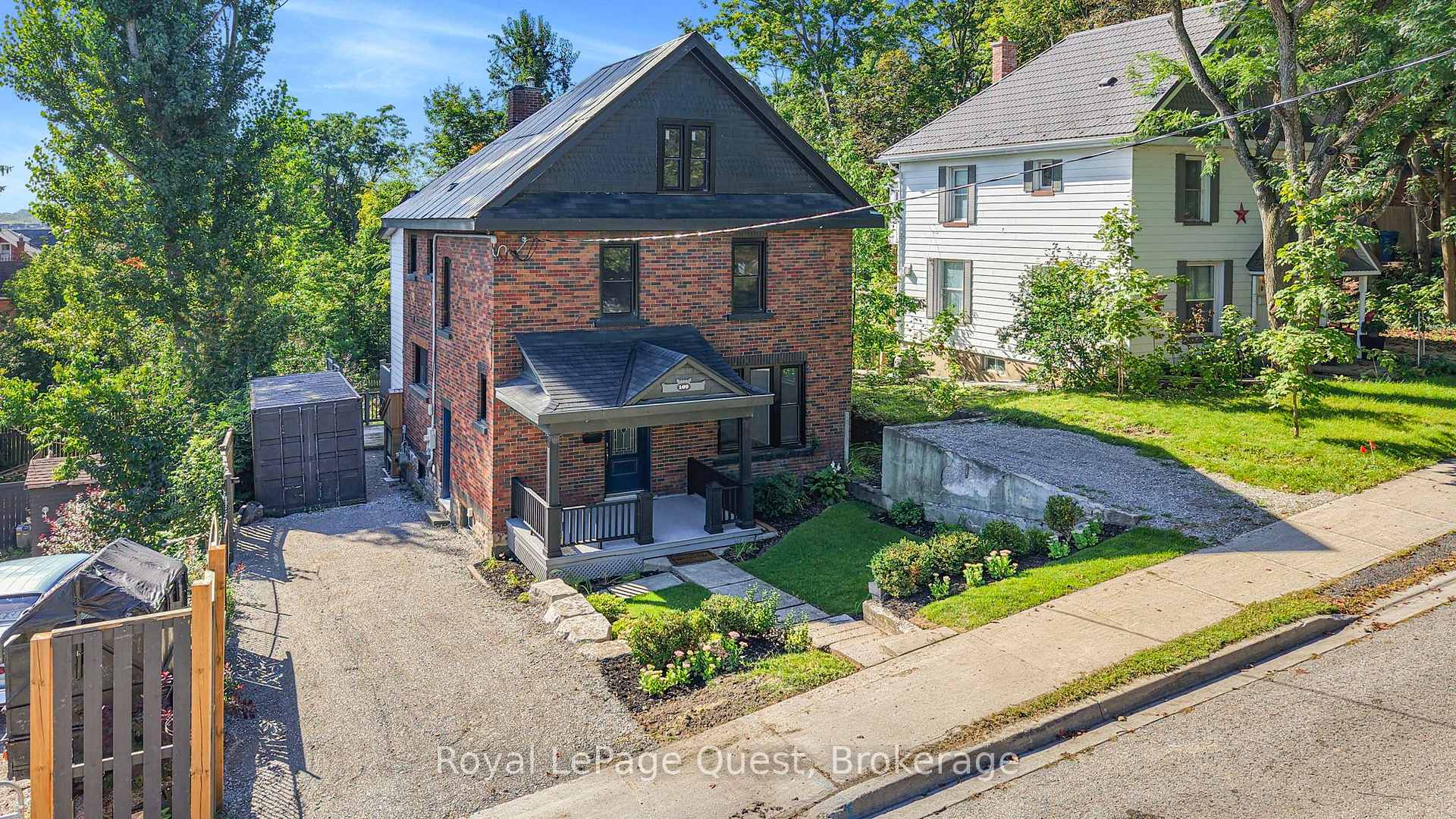 Photo of 109 Brant Street E