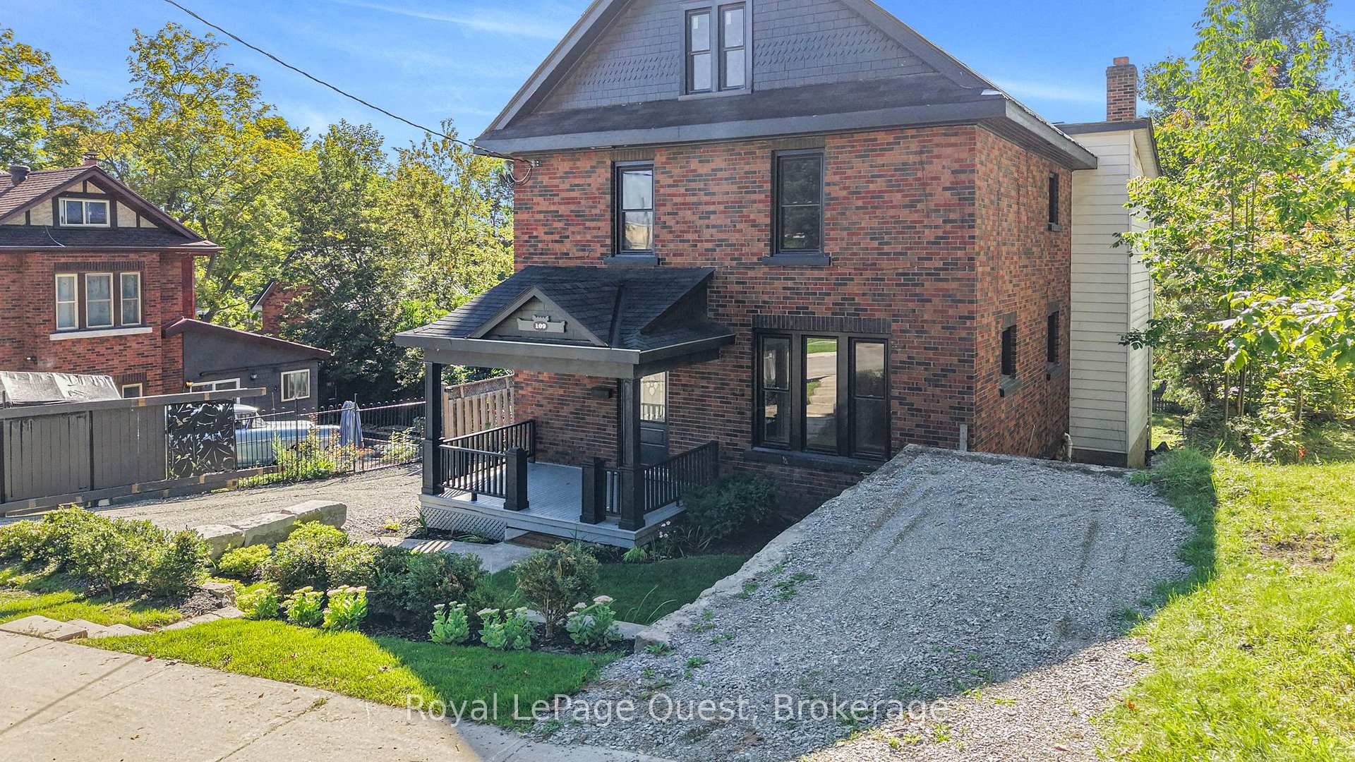 Photo 3 of 109 Brant Street E, Orillia — HOMEH
