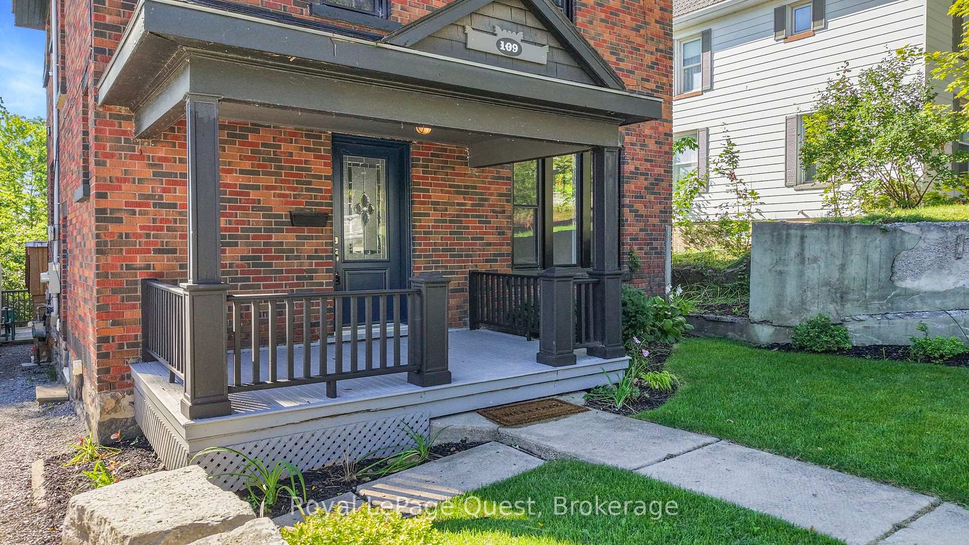 Photo 5 of 109 Brant Street E, Orillia — HOMEH