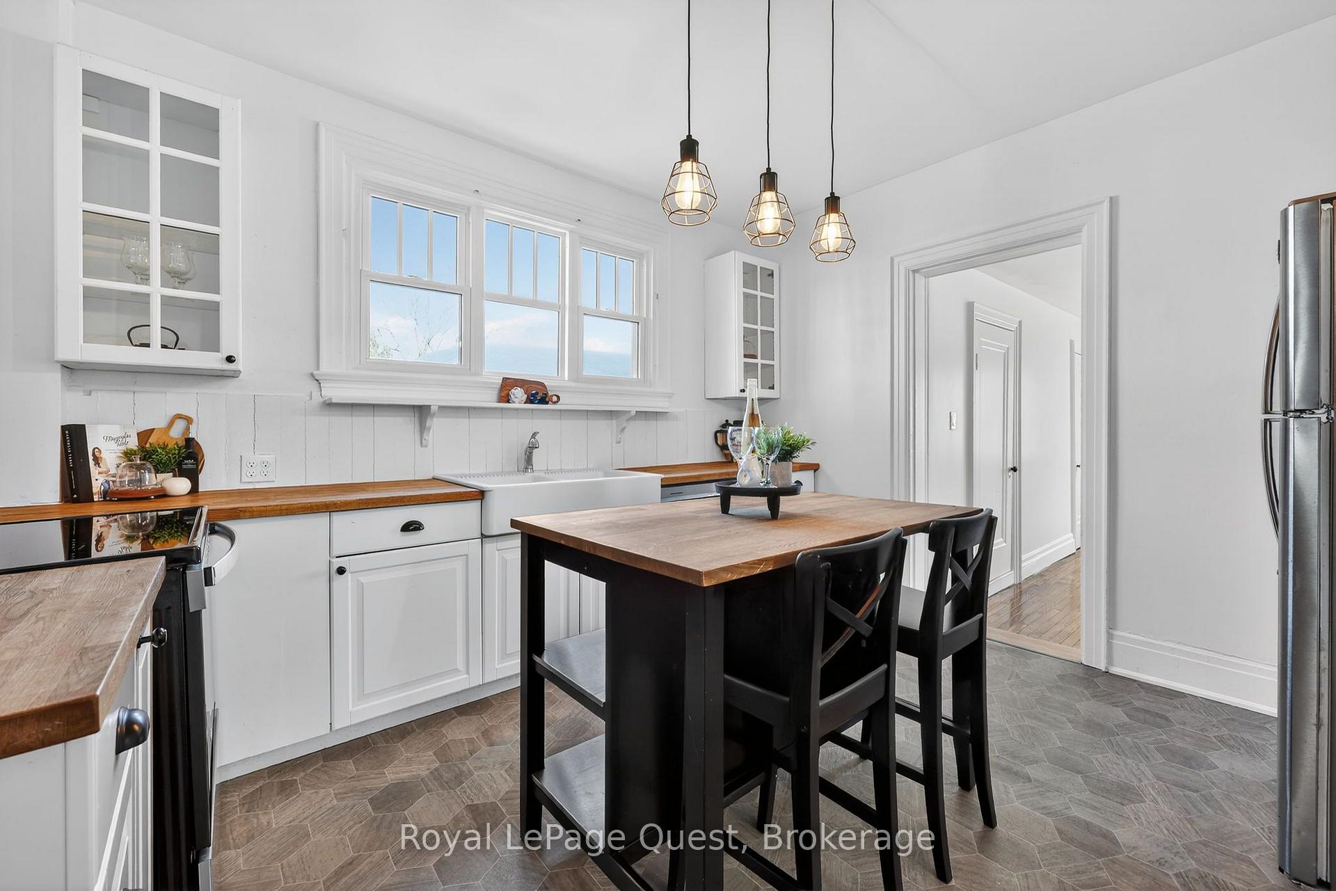 Photo 11 of 109 Brant Street E, Orillia — HOMEH