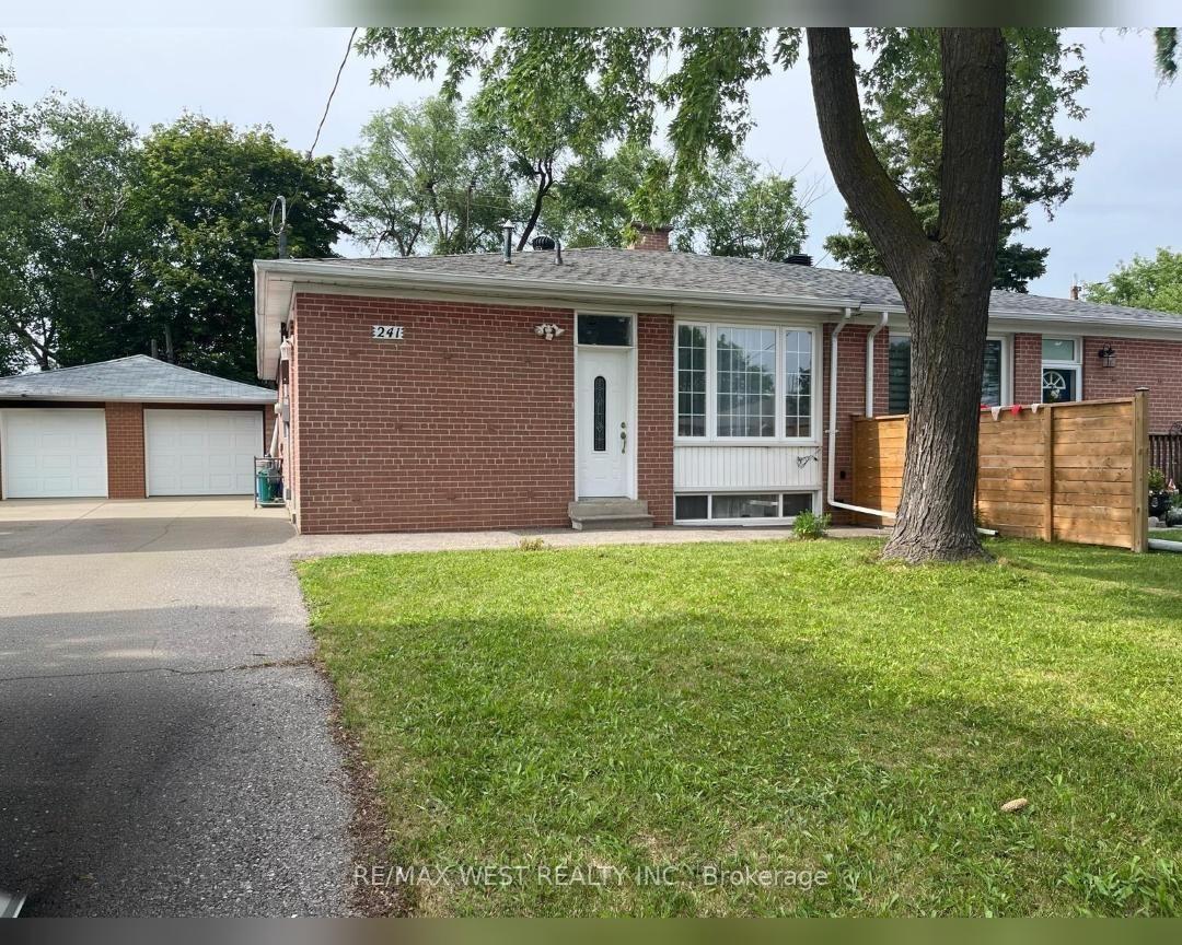 Photo 1 of 241 Ashlar Road, Richmond Hill, Crosby — HOMEH