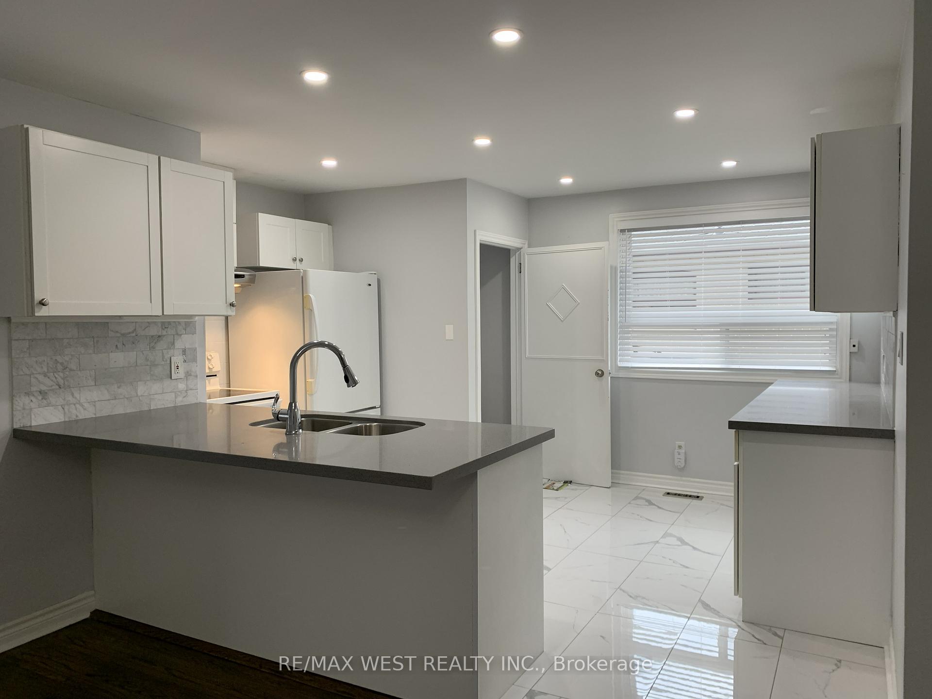 Photo 6 of 241 Ashlar Road, Richmond Hill, Crosby — HOMEH