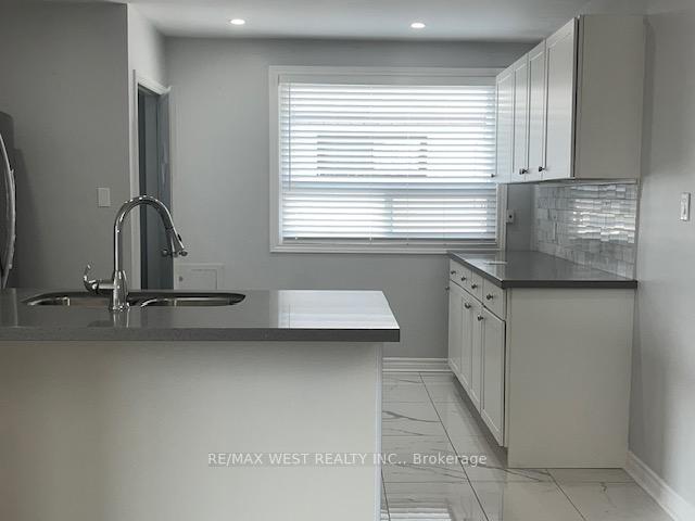 Photo 8 of 241 Ashlar Road, Richmond Hill, Crosby — HOMEH