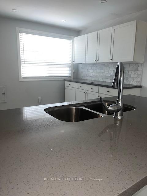 Photo 9 of 241 Ashlar Road, Richmond Hill, Crosby — HOMEH