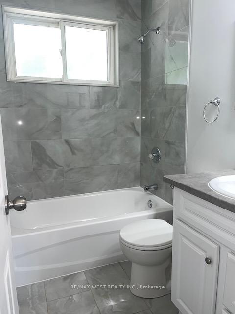 Photo 20 of 241 Ashlar Road, Richmond Hill, Crosby — HOMEH