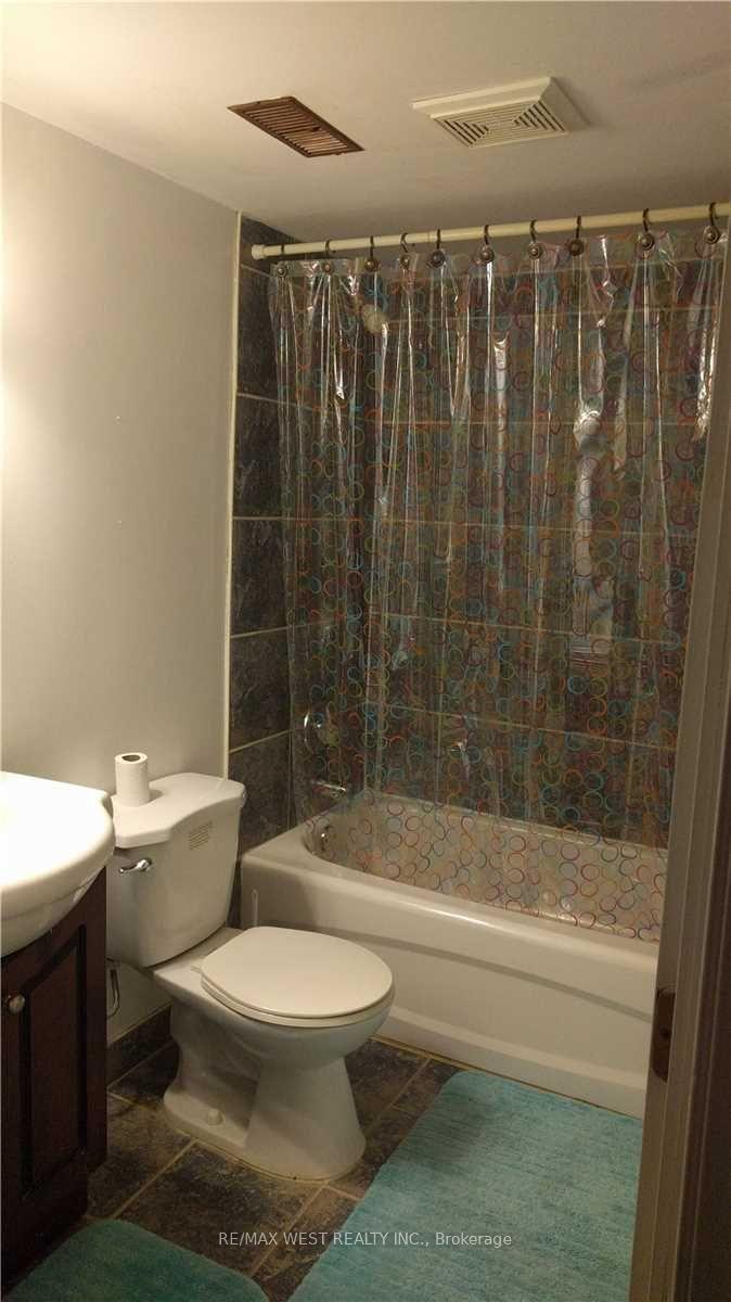 Photo 25 of 241 Ashlar Road, Richmond Hill, Crosby — HOMEH
