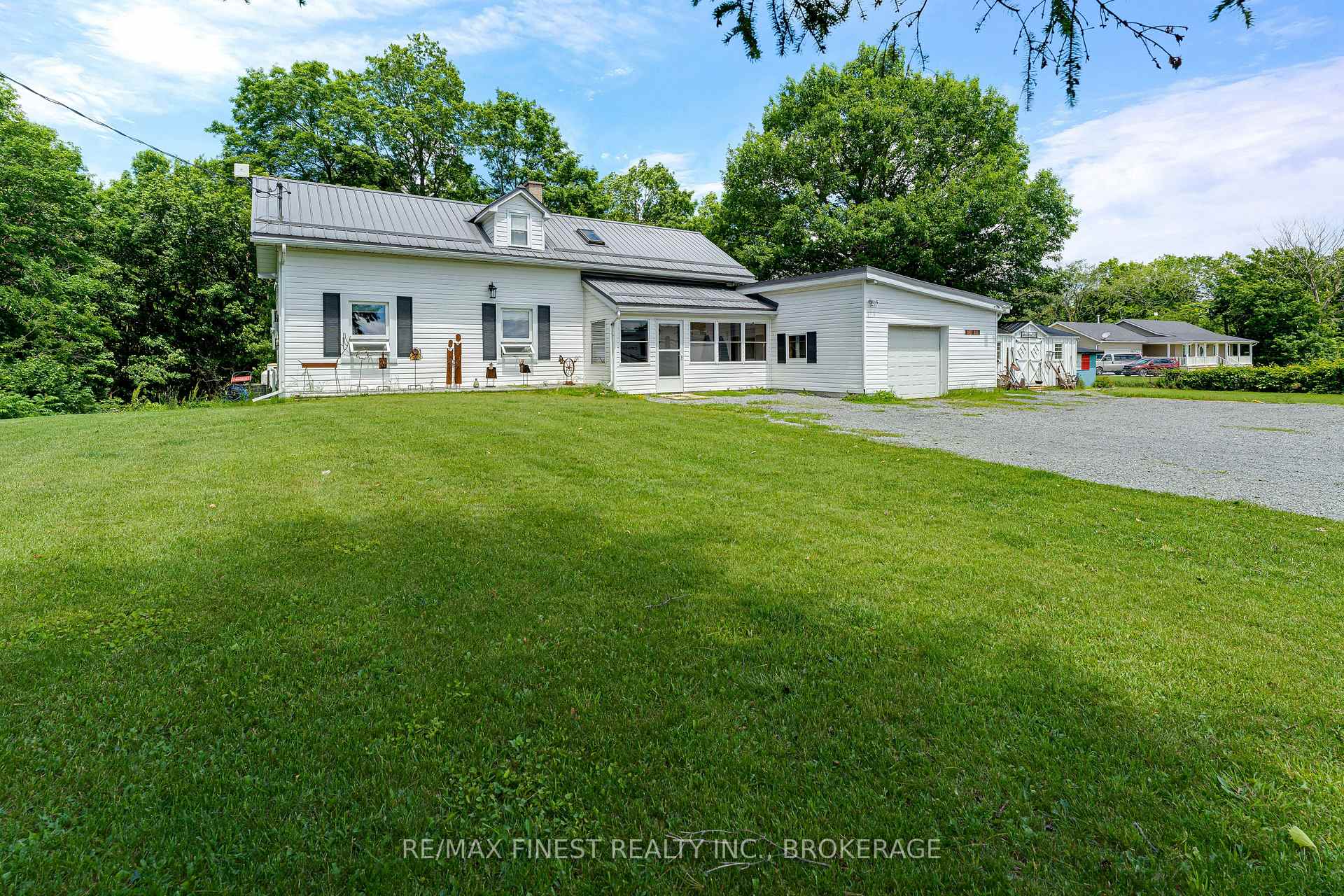 Photo 3 of 2018 Rutledge Road, Frontenac, Frontenac South — HOMEH