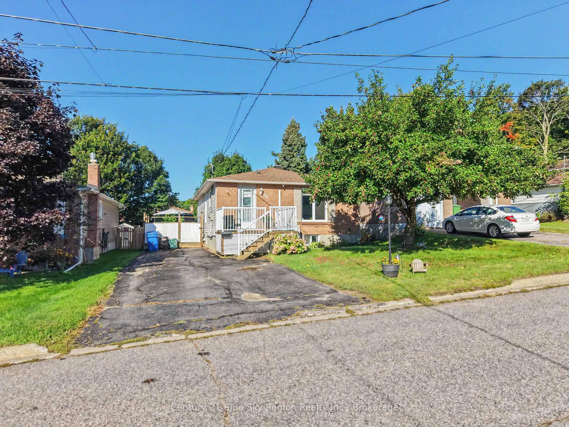 Photo 2 of 56 Southview Crescent, North Bay, College Heights — HOMEH