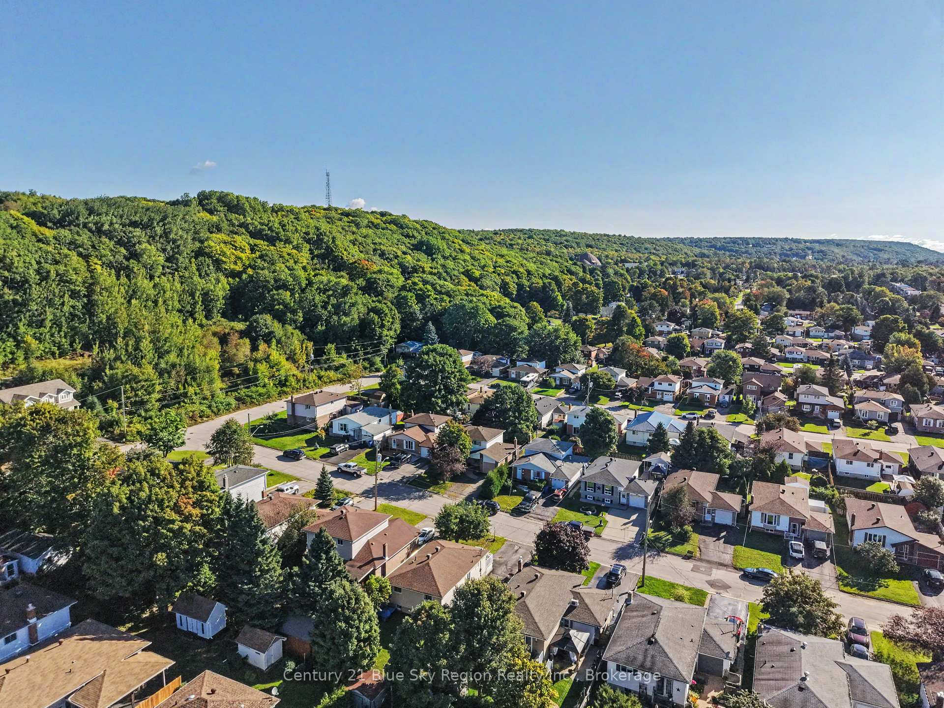Photo 38 of 56 Southview Crescent, North Bay, College Heights — HOMEH