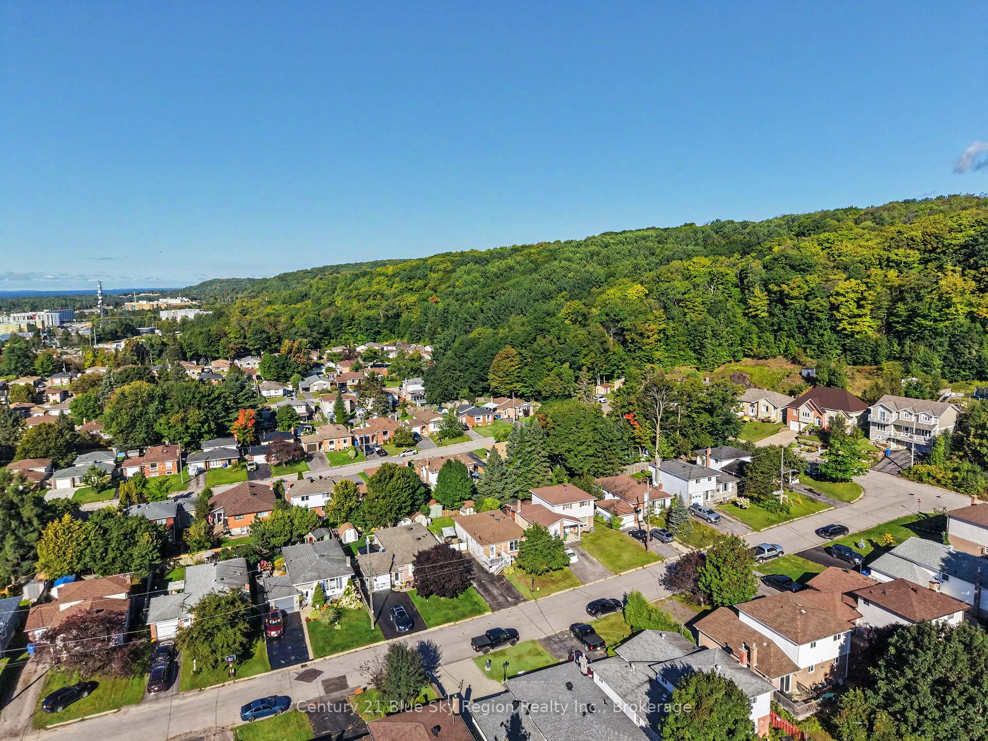 Photo 39 of 56 Southview Crescent, North Bay, College Heights — HOMEH