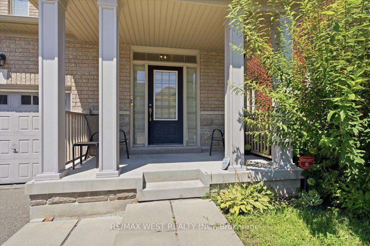 Photo 4 of 29 Stockell Crescent, Ajax, Northwest Ajax — HOMEH
