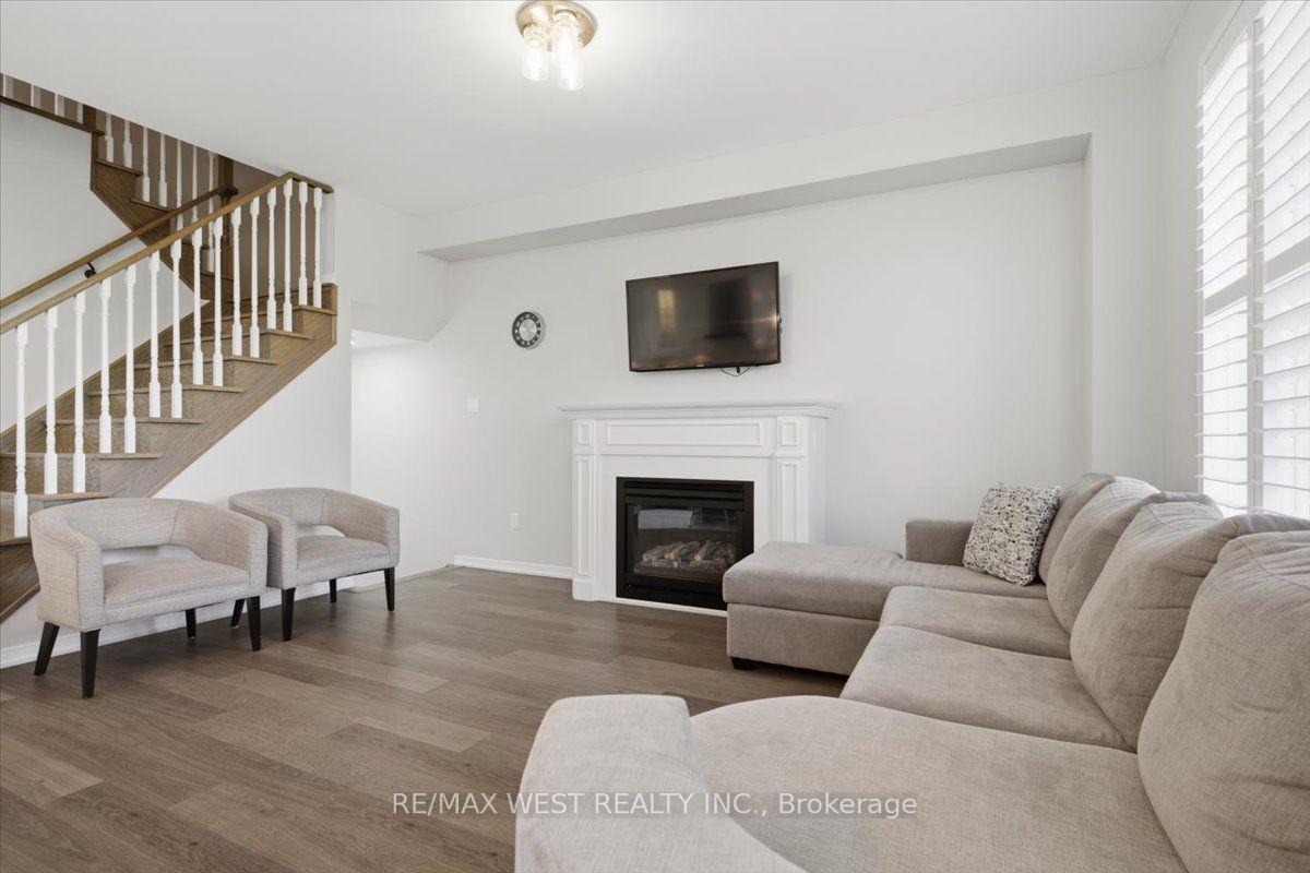 Photo 8 of 29 Stockell Crescent, Ajax, Northwest Ajax — HOMEH